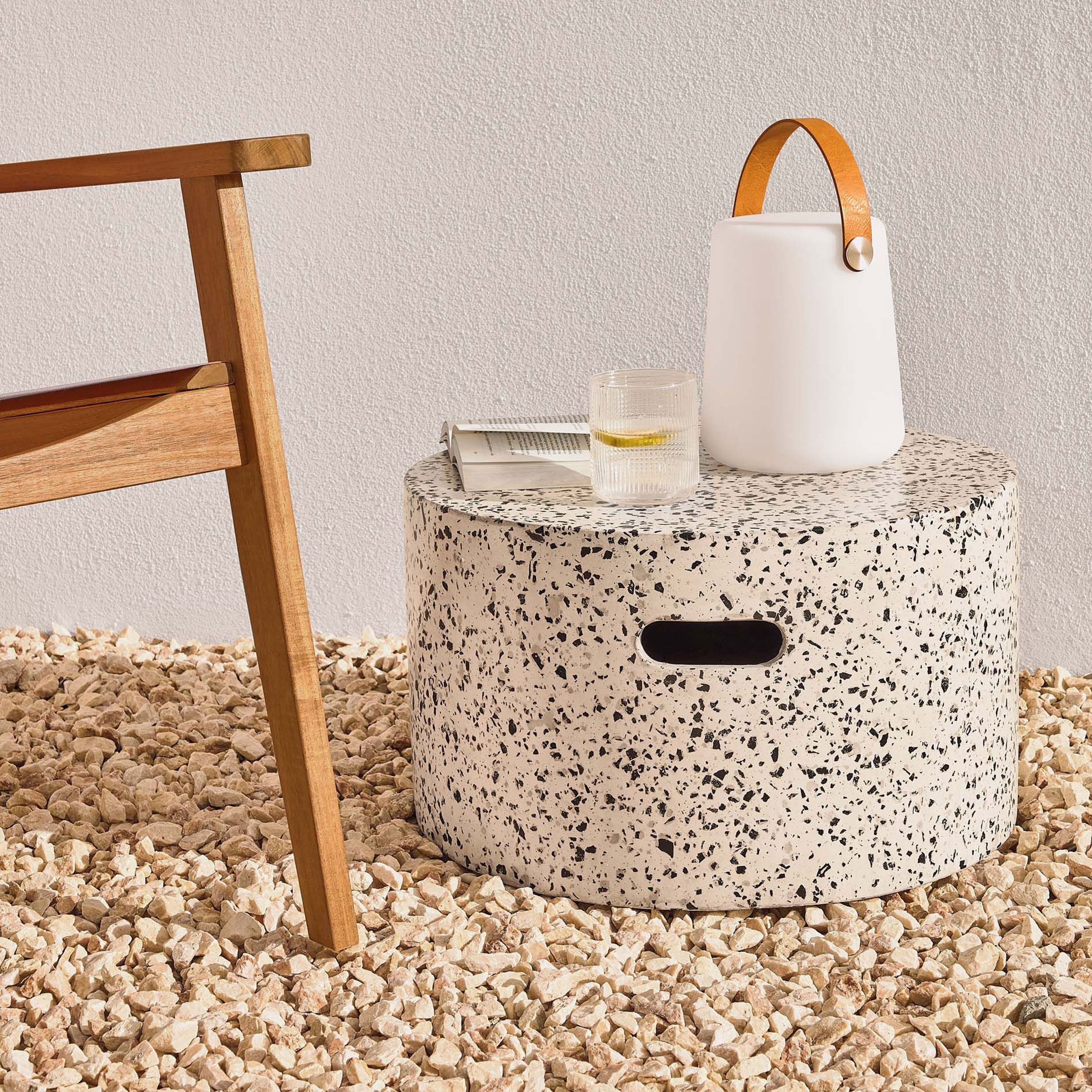 Ronde Kave Home Jenell salontafel 52 cm – wit terrazzo, stijlvol en weerbestendig
