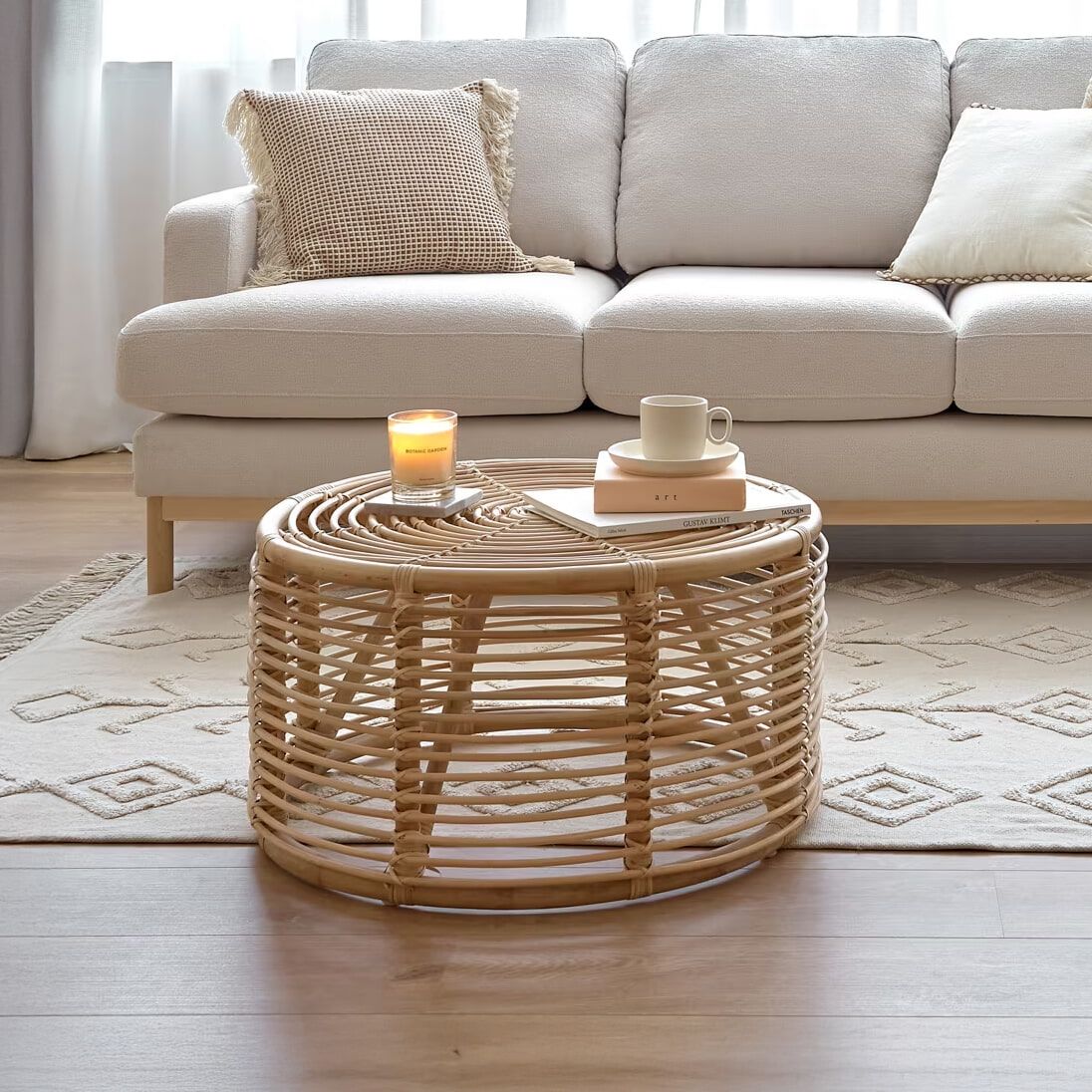 Ronde rotan salontafel Kohana van Kave Home – 66 cm, bruine afwerking