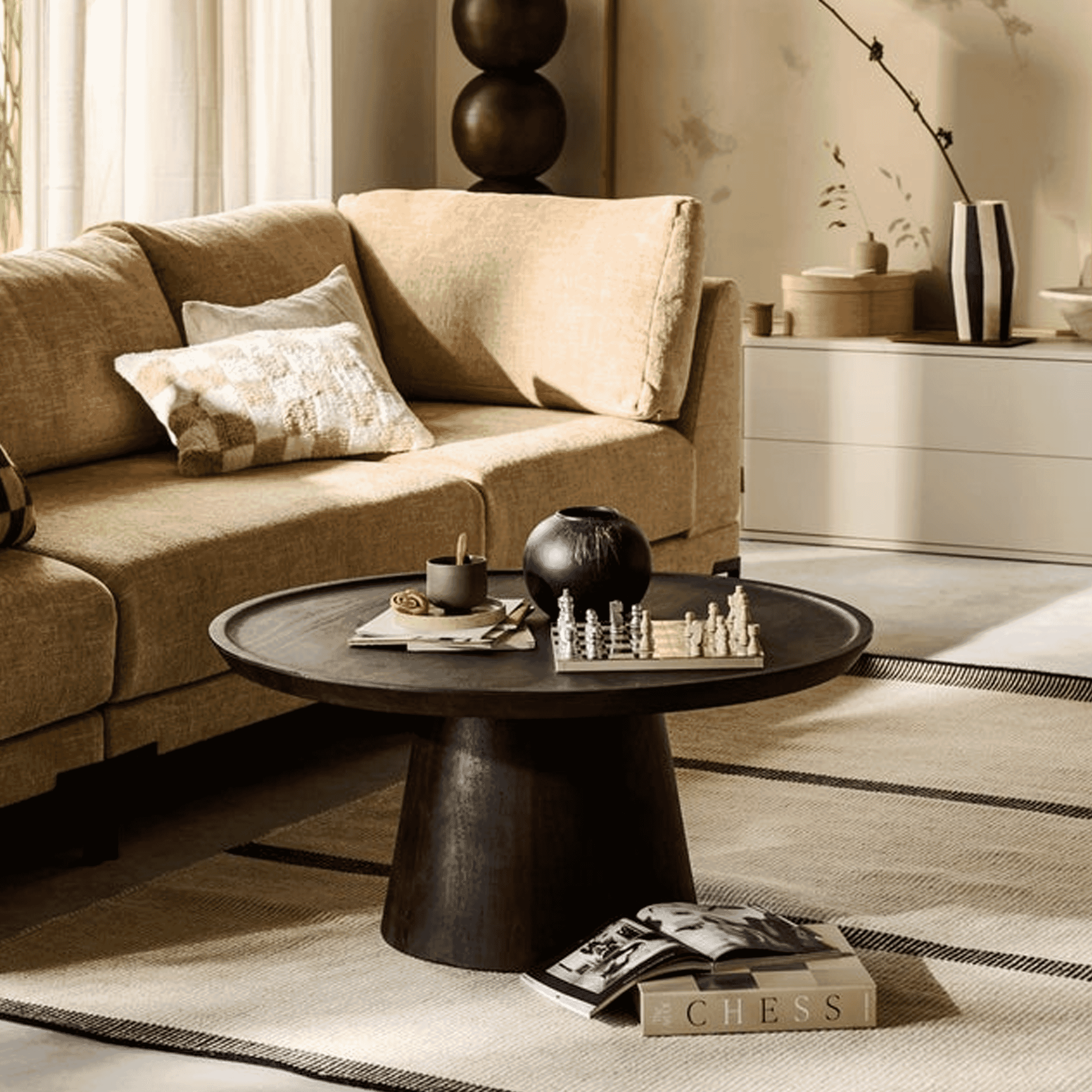 Ronde Salontafel Coffee A Gogo – Warme Mangohouten Elegantie van vtwonen