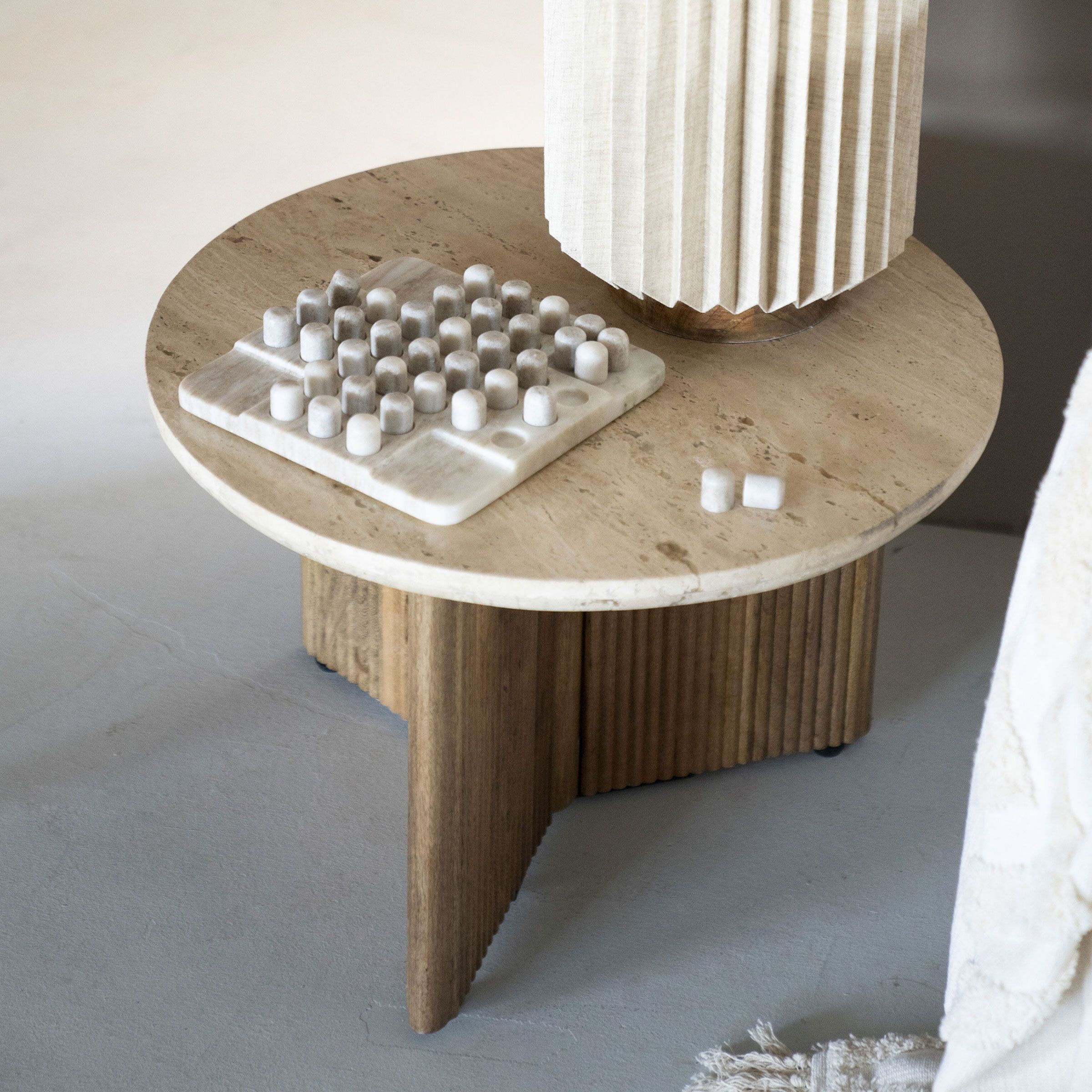 Ronde Salontafel Eleonora “Sara” – Mangohout & Travertin, 78 cm (Bruin)