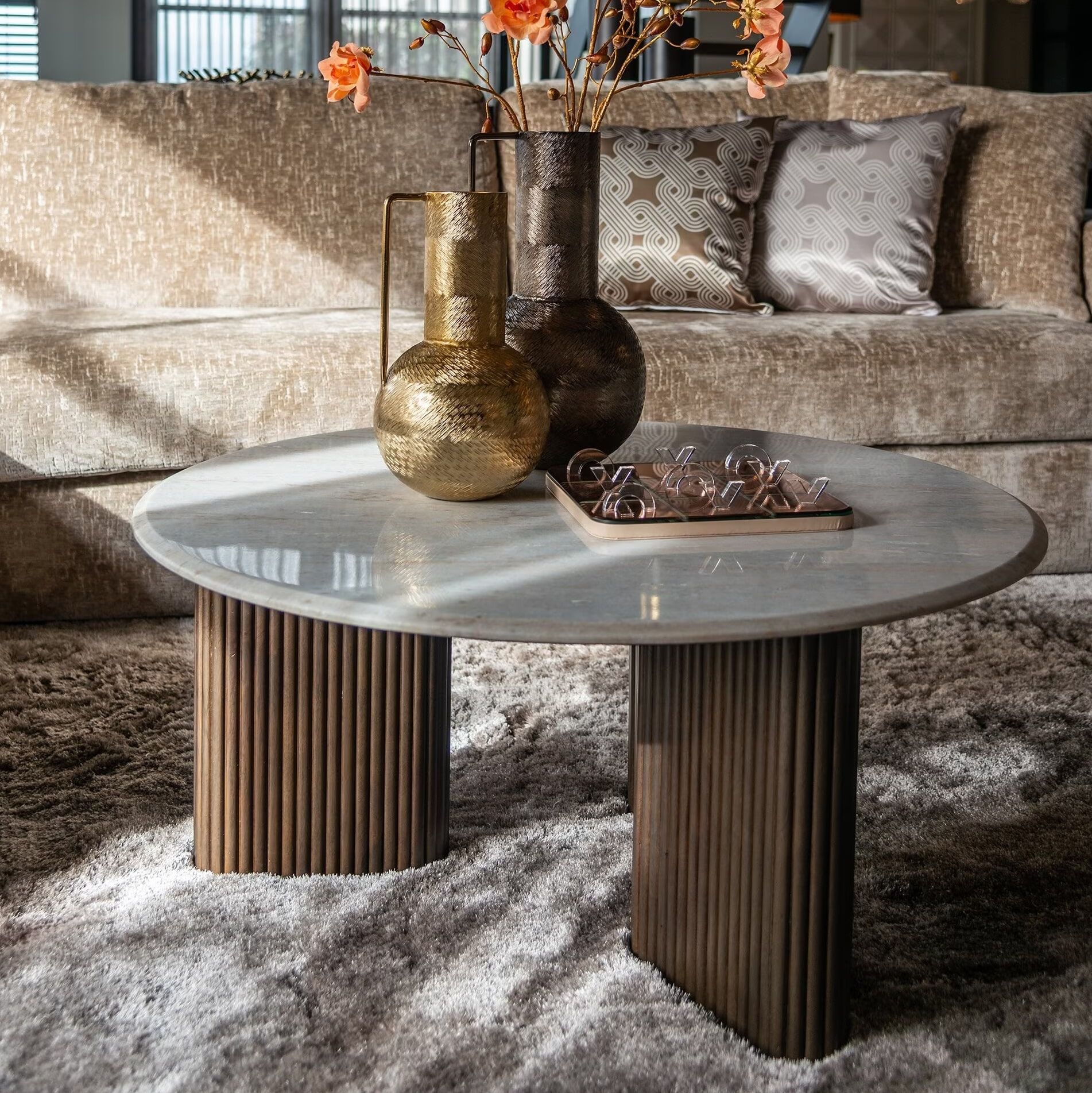 Ronde Salontafel Mayfield – Mangohout & Marmer, 90 cm – Luxe Japandi Design