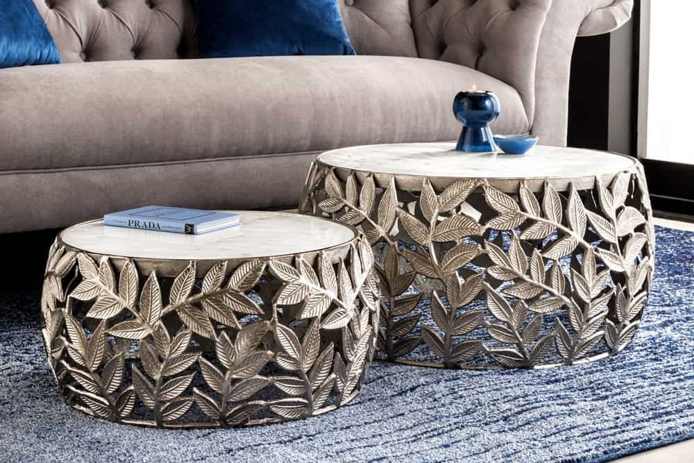 Ronde Salontafel Set van 2 – ABSTRACT LEAF 70 cm in Wit‑Zilver Marmer & Metaal – Invicta Interior
