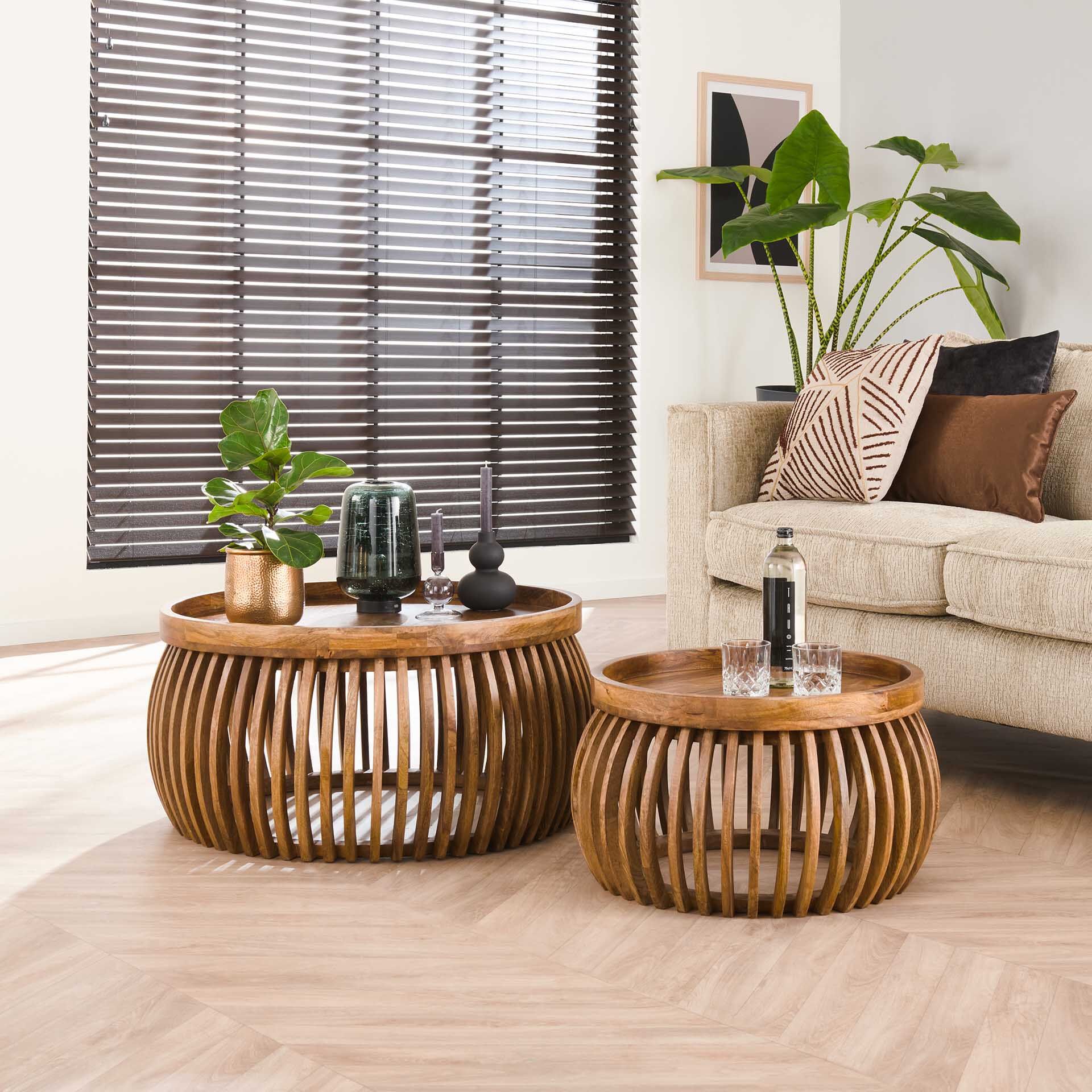 Ronde Salontafel Twiggy uit Mangohout – Set van 2 voor een warme, speelse woonkamer
