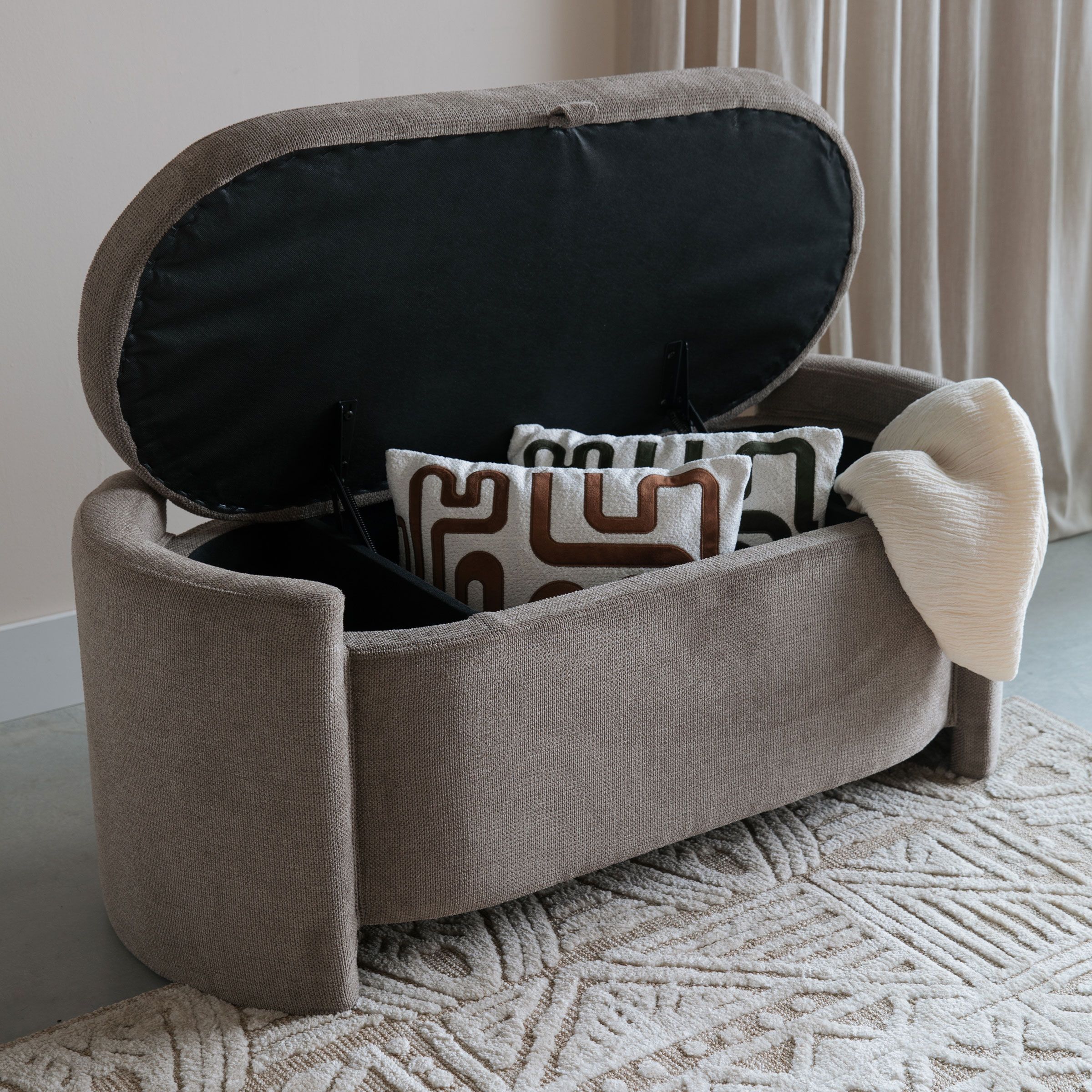Ruthy Halbank van ZILT – Compacte Zitplek met Handige Opbergruimte in Taupe