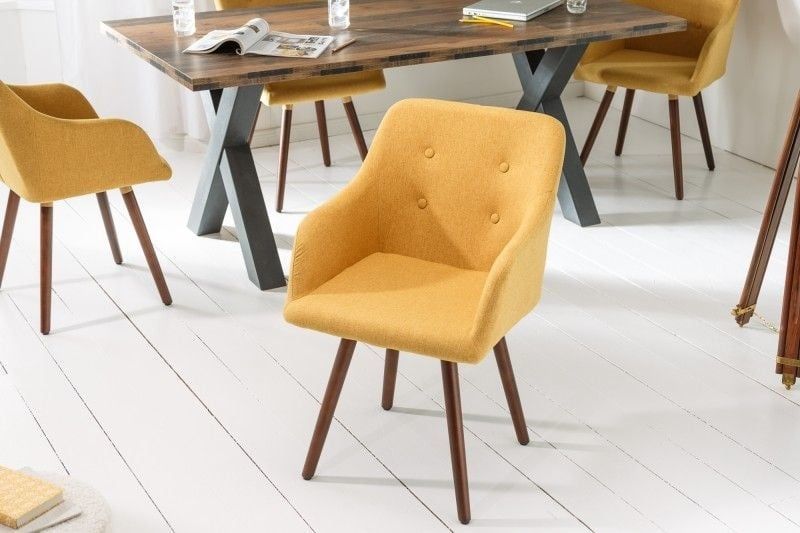 Scandinavian Designstoel Mosterdgeel – Een Meesterlijk Eetkameraccent