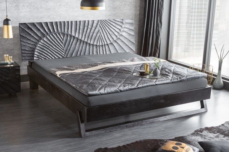 SCORION Designbed 180×200 cm – Zwart Mangohout met 3D Snijwerk | Invicta Interior