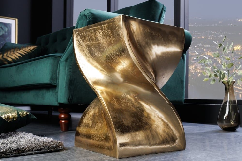 Sculpturale bijzettafel TWIST 45 cm – Gouden aluminium hocker van Invicta Interior