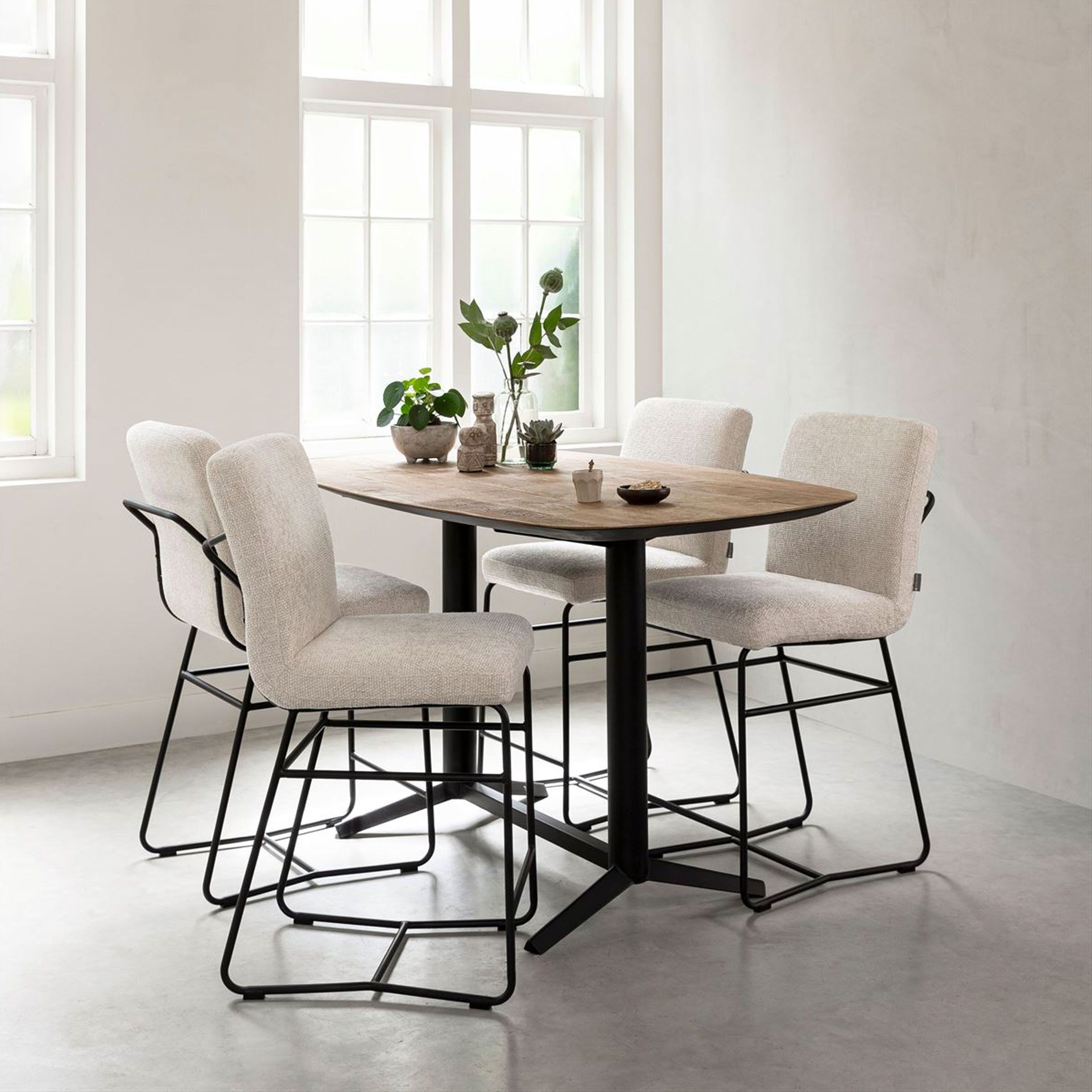 Soho Deens Ovale Bartafel van DTP Home – Tijdloos Design in Teakhout