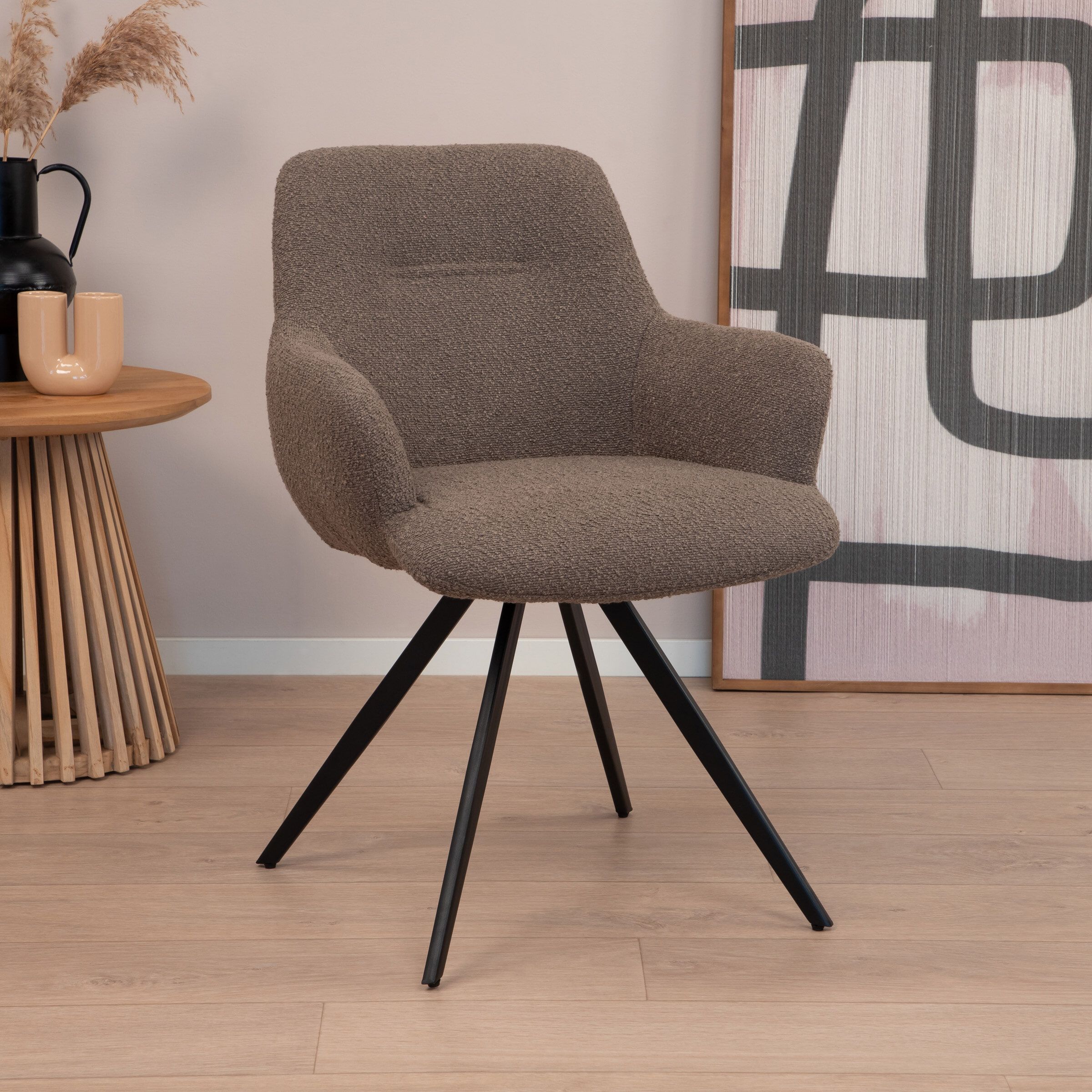Sohome Aimée Draaibare Eetkamerstoel – Luxe bouclé in warmbruin