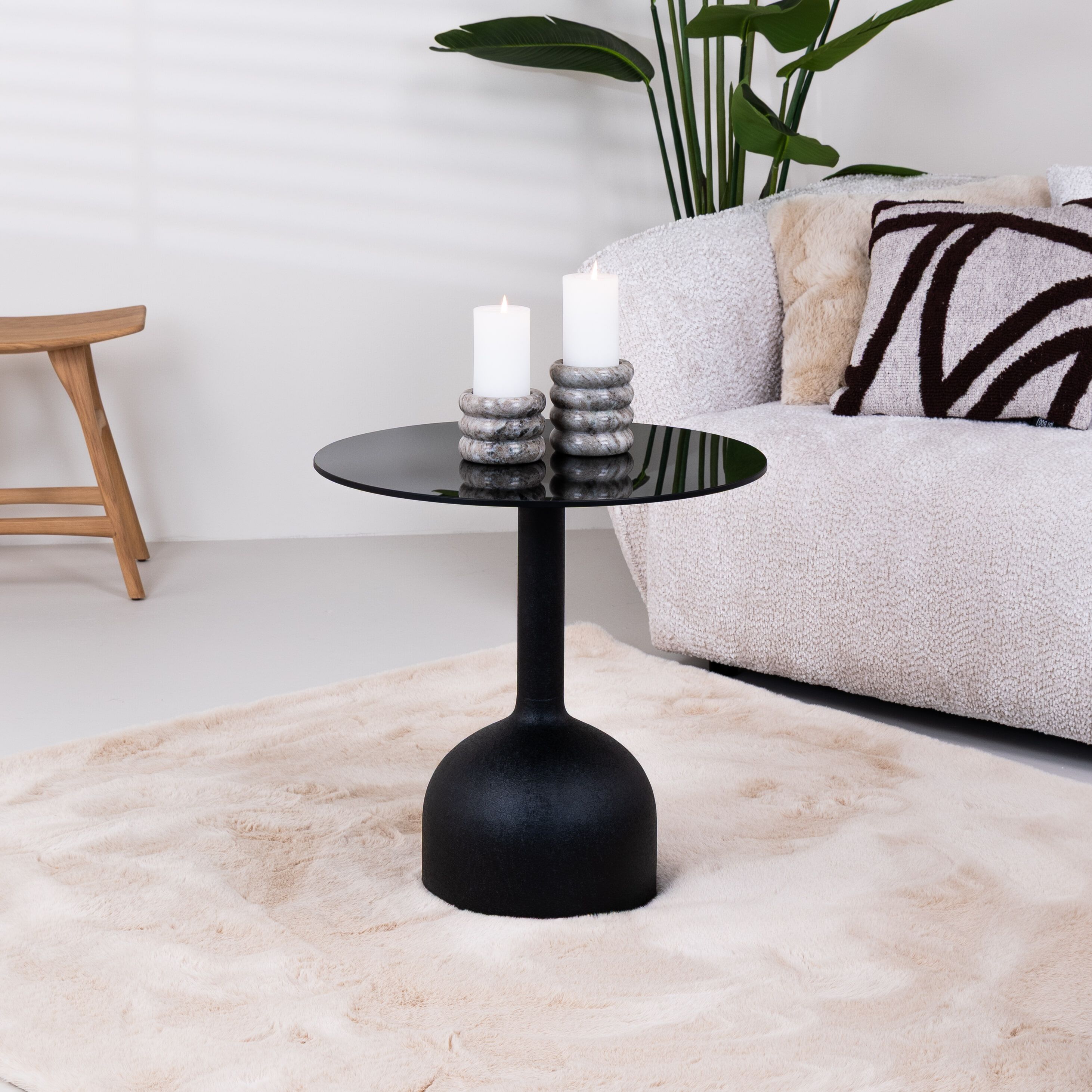 Sohome Indira ronde bijzettafel – stijlvol glas en zwart gecoat staal, 55 cm