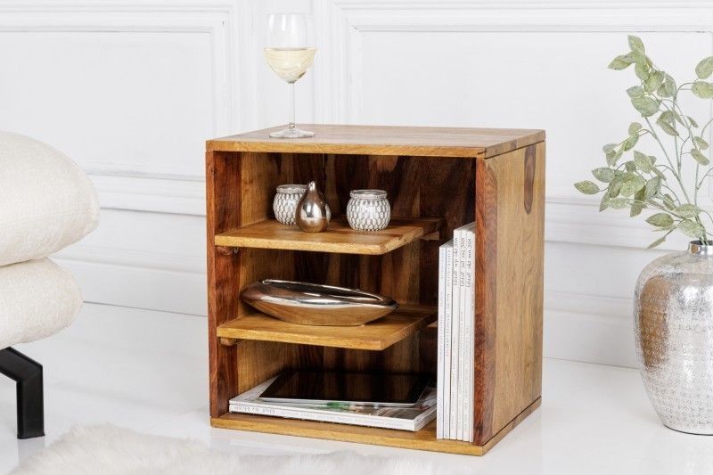Stevige CUBUS bijzettafel – 43 cm plank met sheesham‑steenafwerking