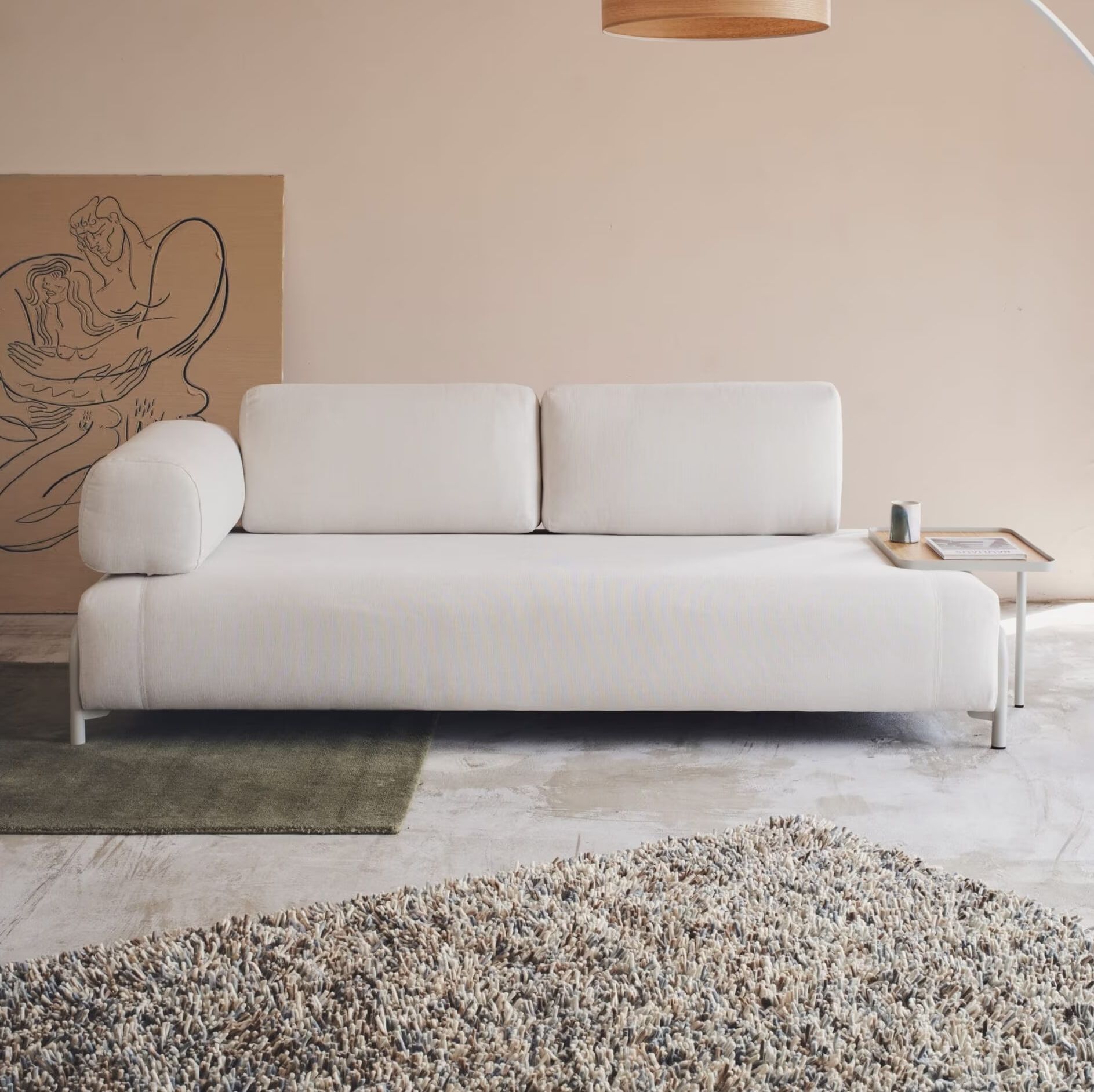 Stijlvolle 3‑zits Chenille bank met natuurlijke eikenbijzettafel – Kave Home