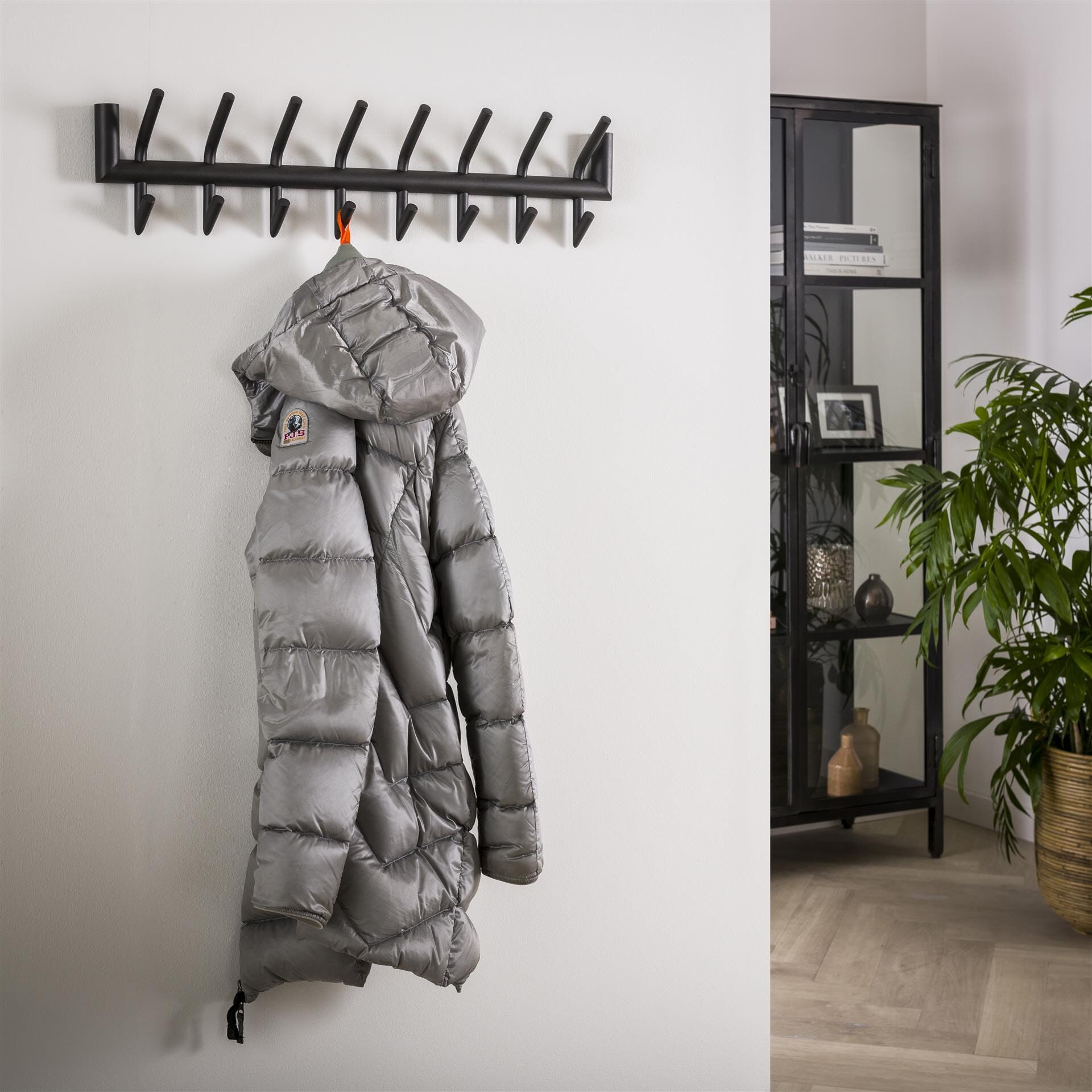 Stijlvolle Kapstok Letica van LifestyleFurn – Mat Donkergrijs met 16 haken