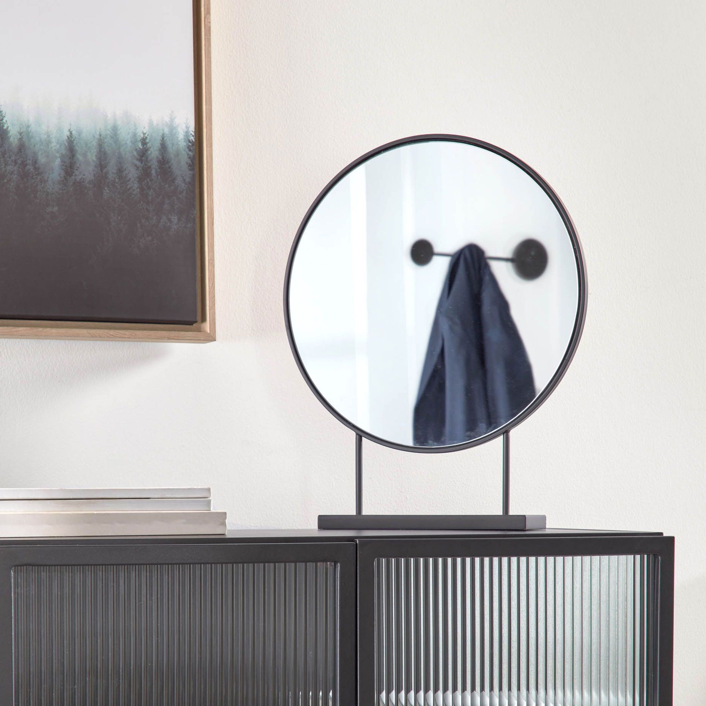 Stijlvolle zwarte ronde spiegel Libia van Kave Home – compact en licht