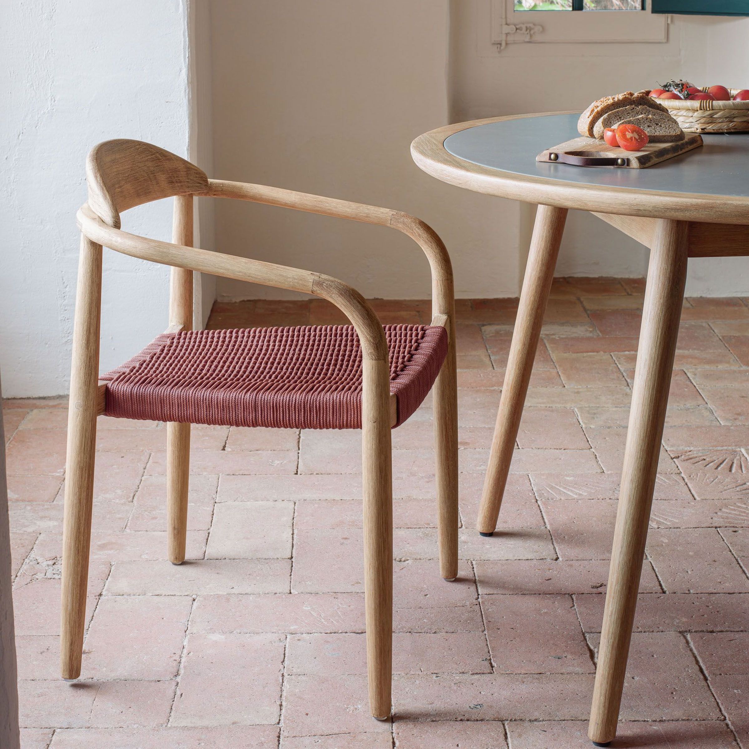 Terracotta Kave Home Nina – Stijlvolle Eucalyptus Tuin‑ en Eetkamerstoel
