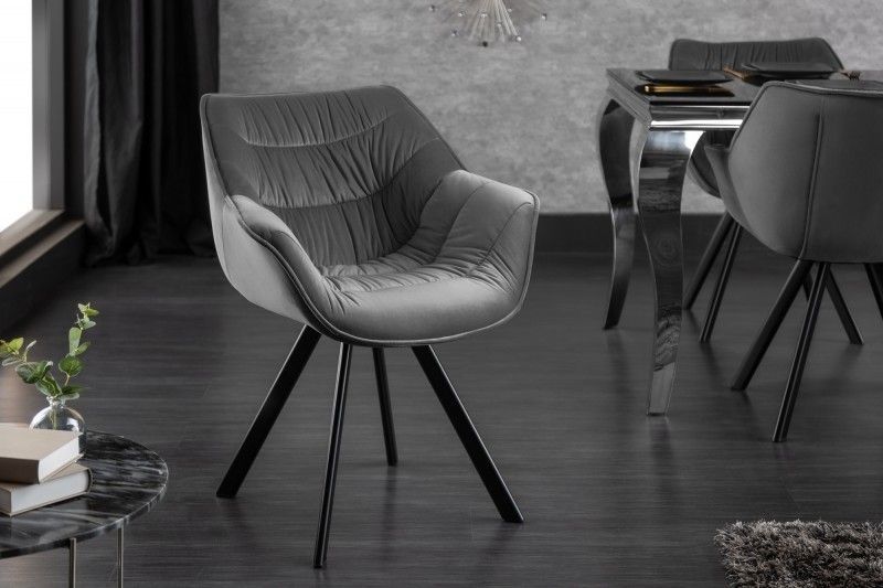 The Dutch Comfort – Luxe grijze fluwelen eetkamerstoel met armleuningen van Invicta Interior