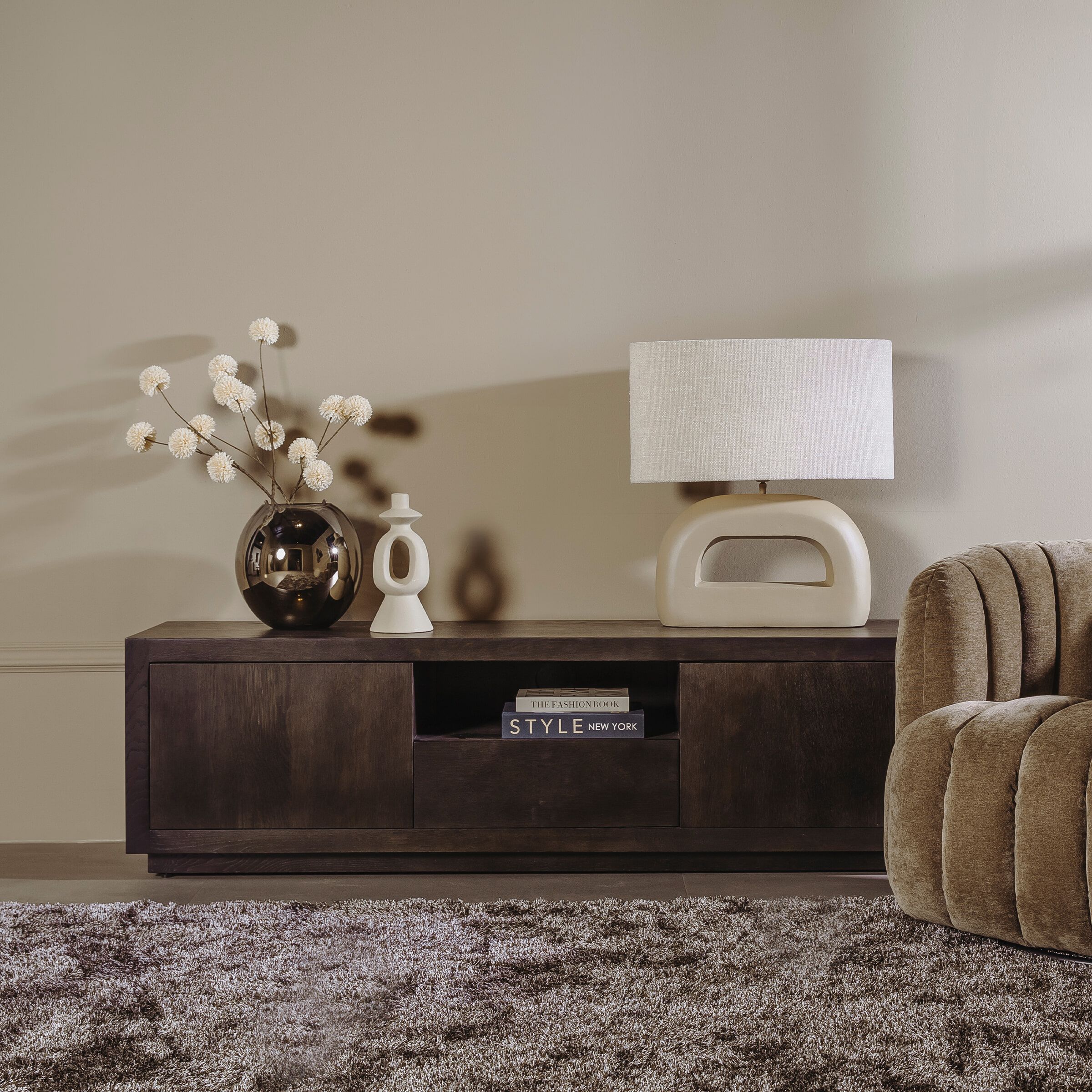 Tower Living Mincio TV‑meubel – Massief eiken, 176 cm, warme bruine tint