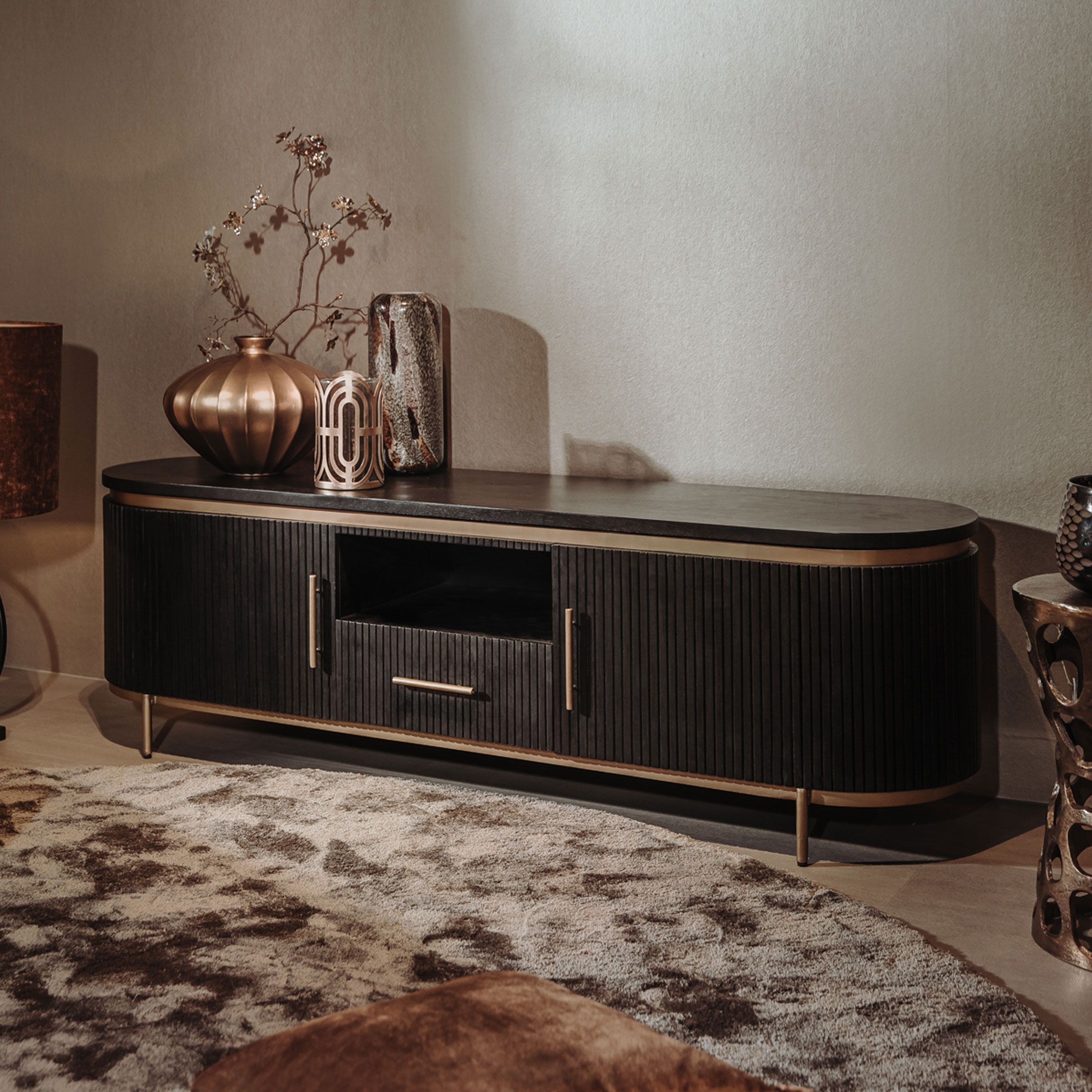 Tower Living Rivello TV‑meubel 180 cm – Luxe Mangohout in Zwart/Bruin