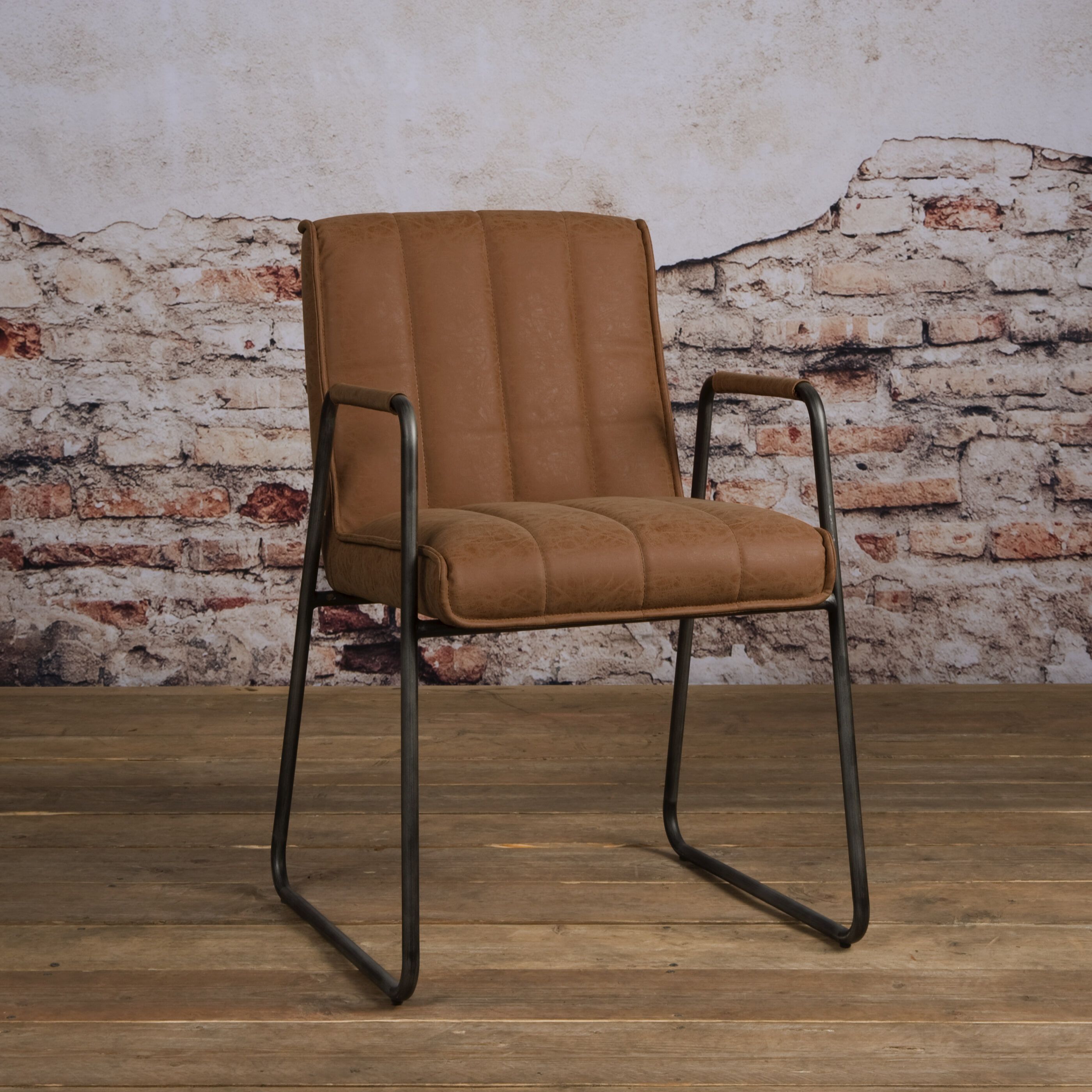 Tower Living Santo eetkamerstoel met armleuning – warme bruine lederlook