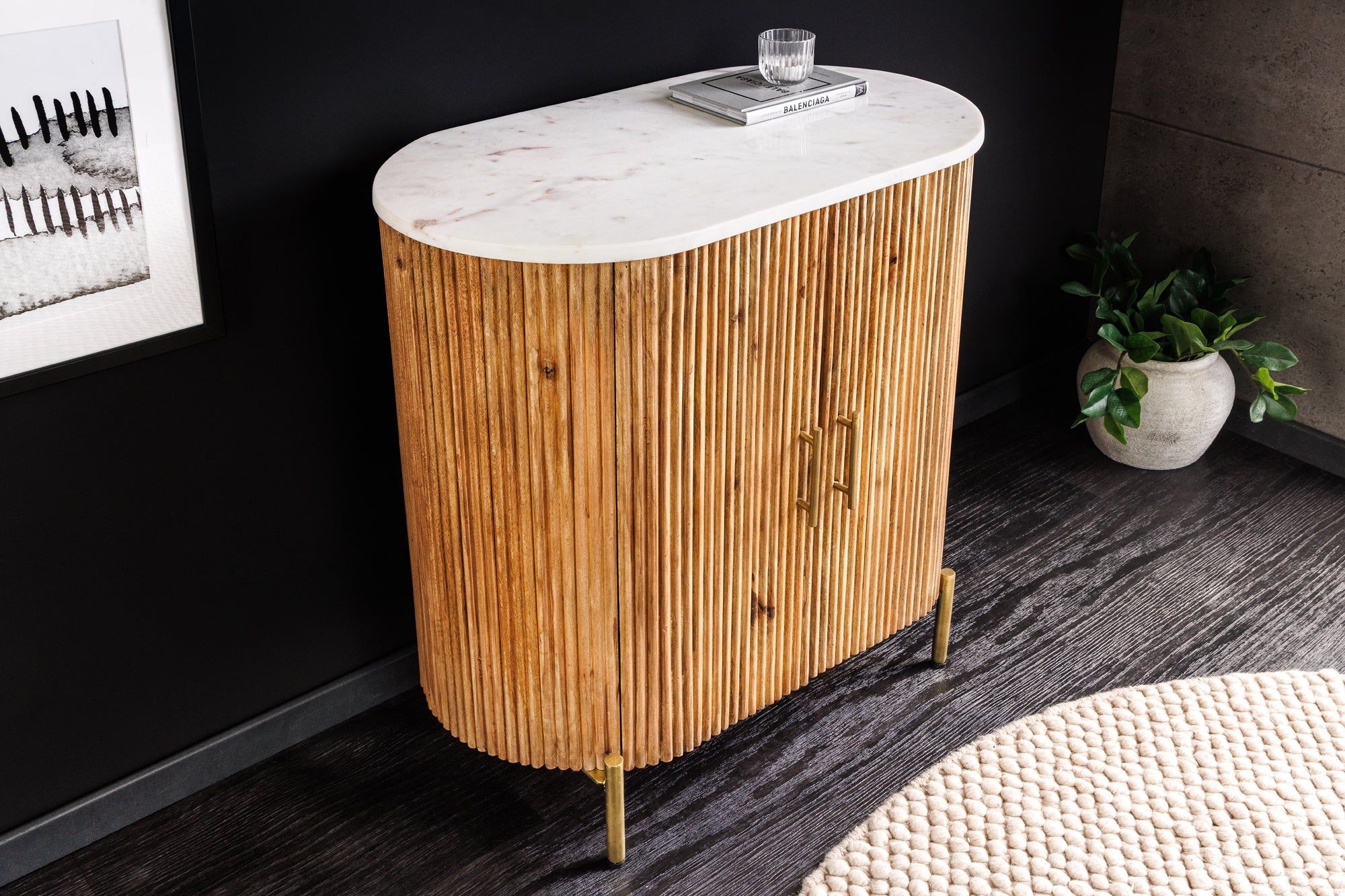 TRES CHIC dressoir 70 cm – mangohout met wit marmeren blad en gouden handgrepen | Invicta Interior