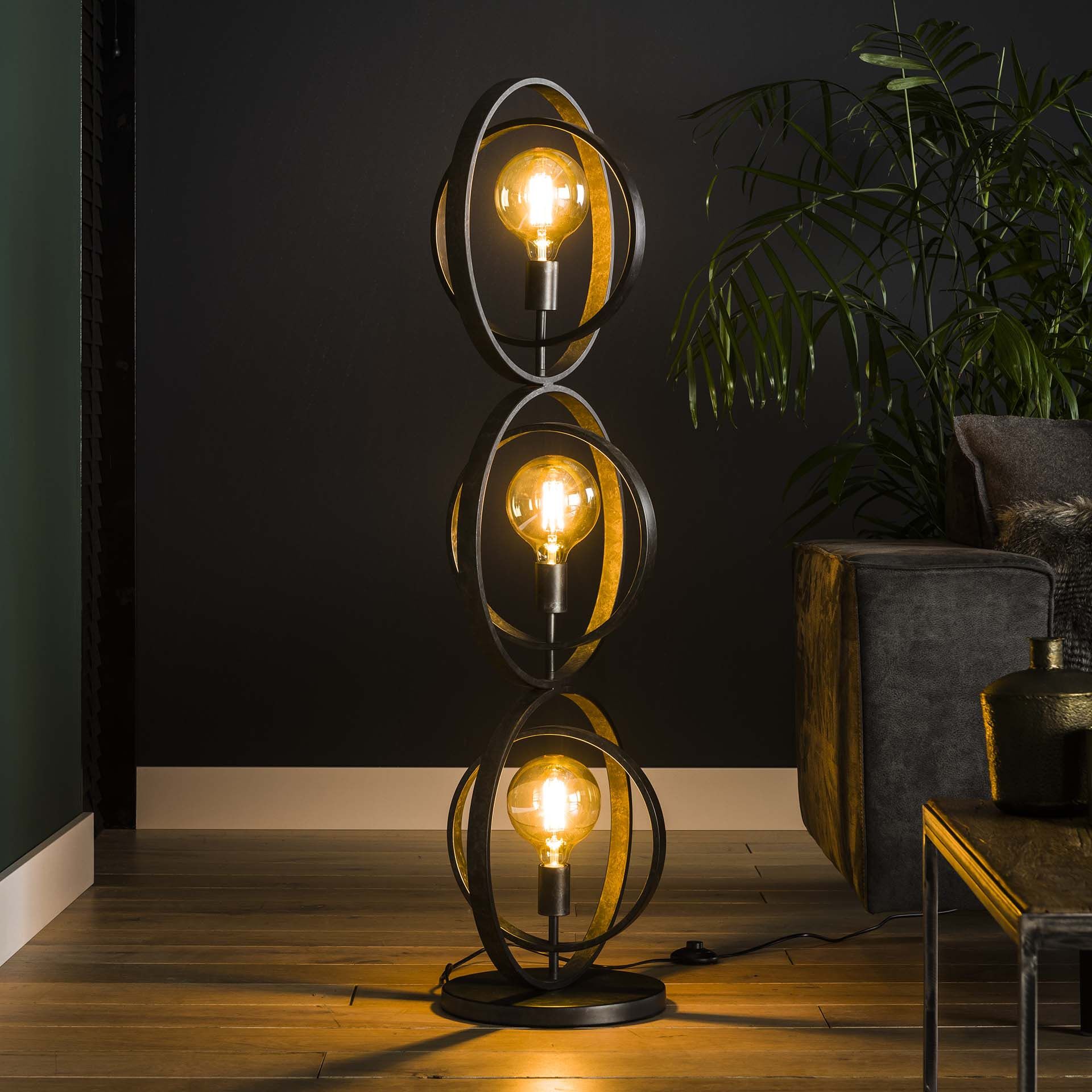 Tricia 3‑lampen vloerlamp – Moderne zwarte designlamp van 124 cm