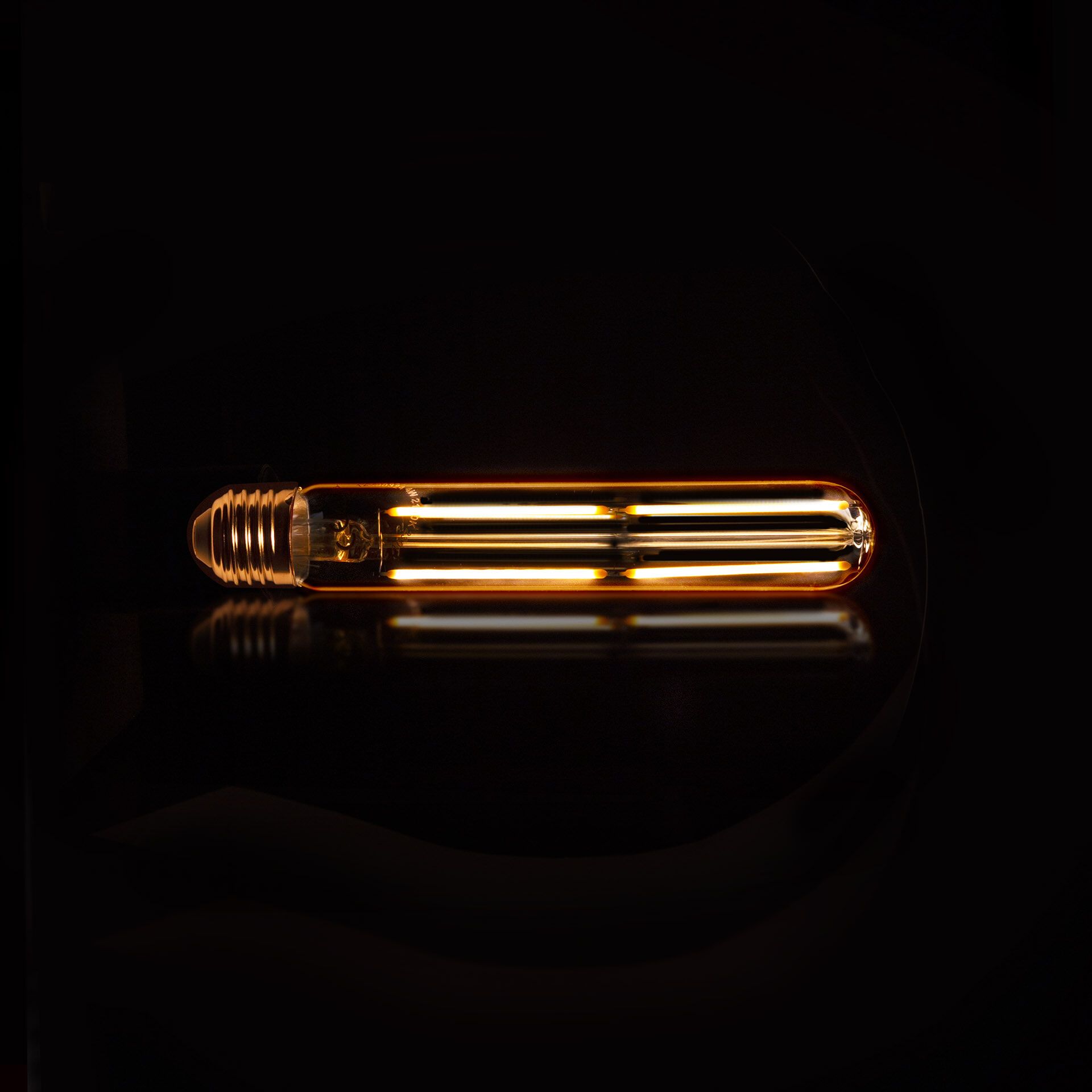 Warm en stijlvol: LifestyleFurns dimbare kooldraadlamp in amber
