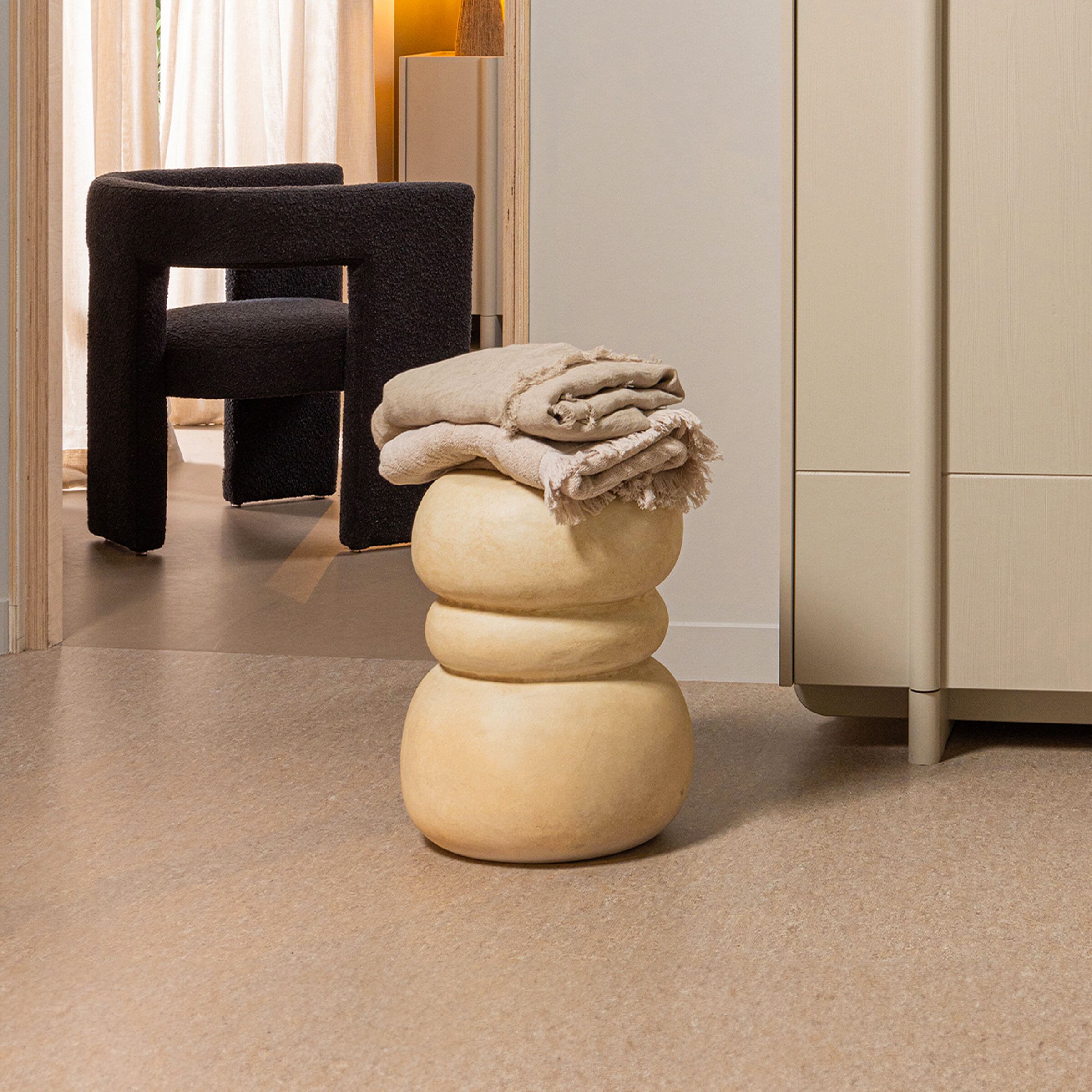 WOOOD Bijzettafel Yvo Betonlook – Organisch design voor stijlvol wonen