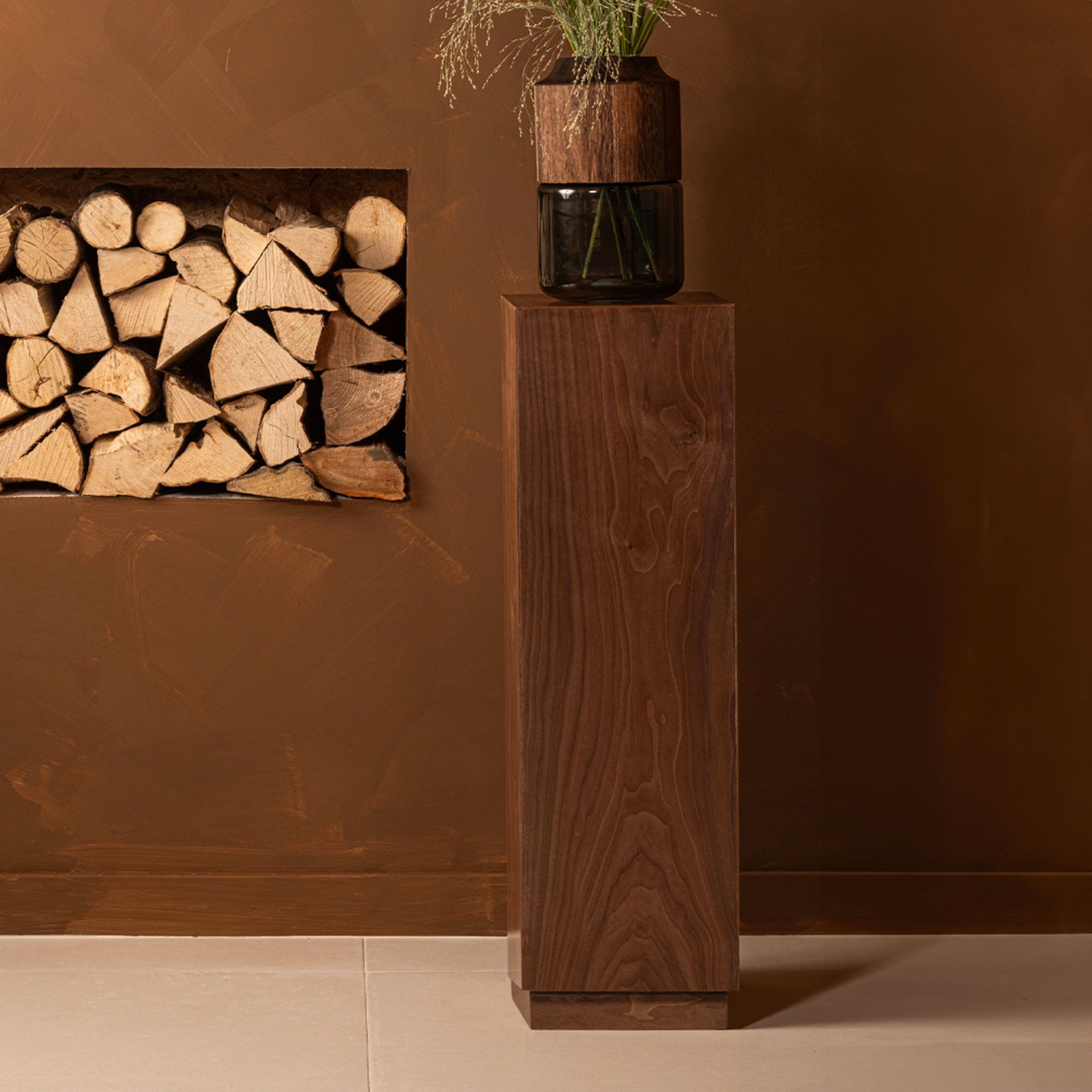 WOOOD Enid Plantenstandaard – Robuuste Walnoot Zuil van 80 cm