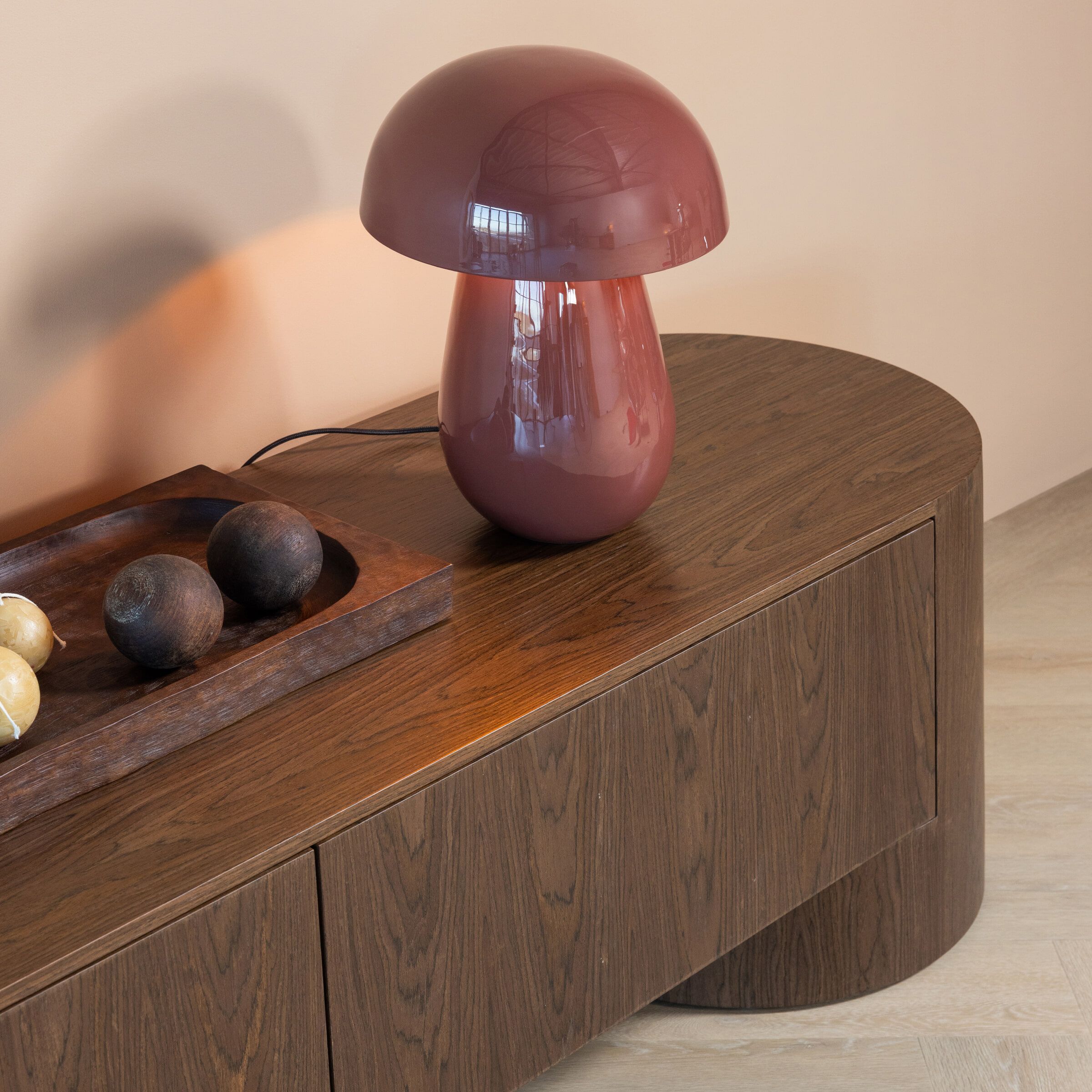 WOOOD Lumor tafellamp in rood – sculpturaal design en high‑gloss finish