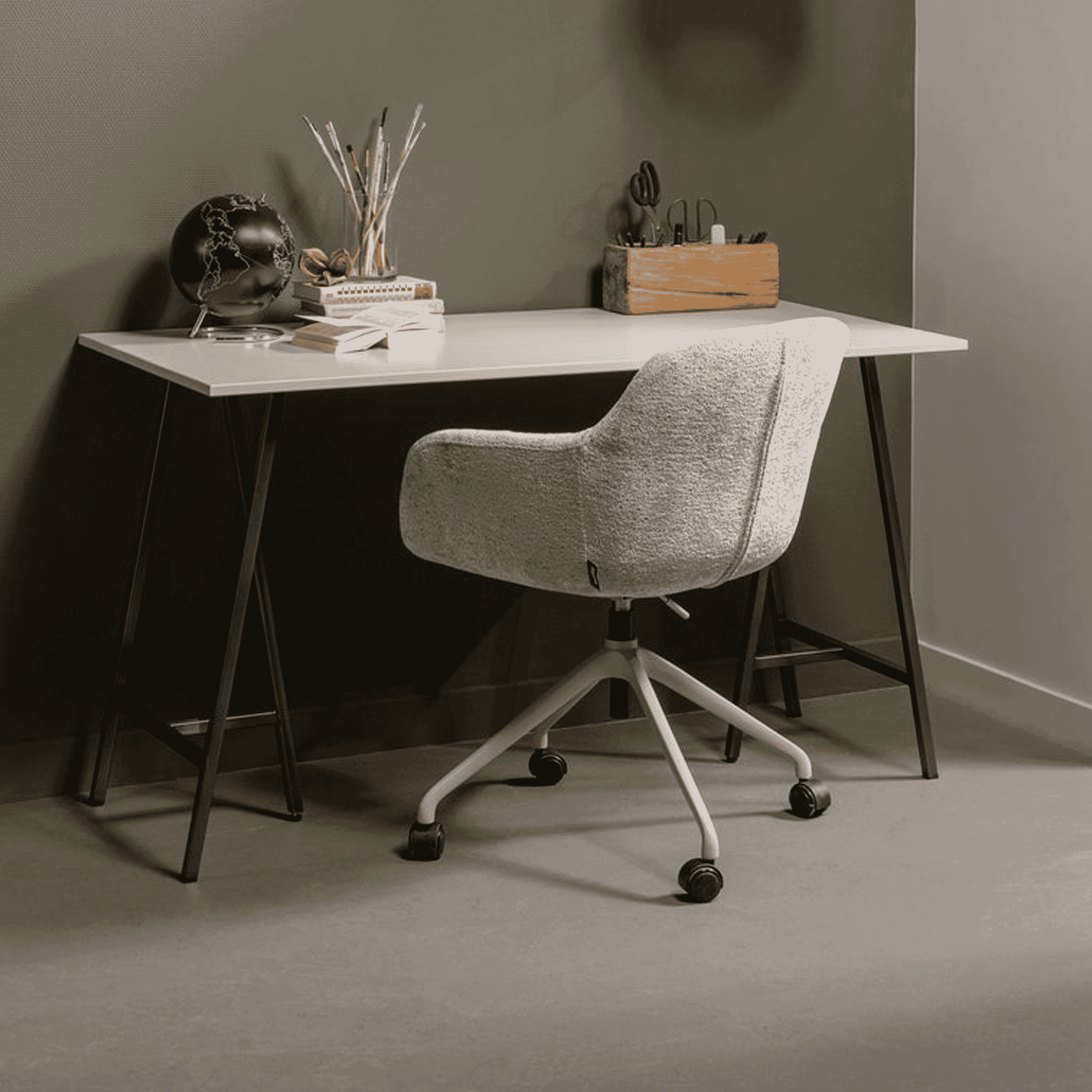 WOOOD Morros Bureaustoel Chenille – Taupe: Stijlvol Comfort voor je Werkplek