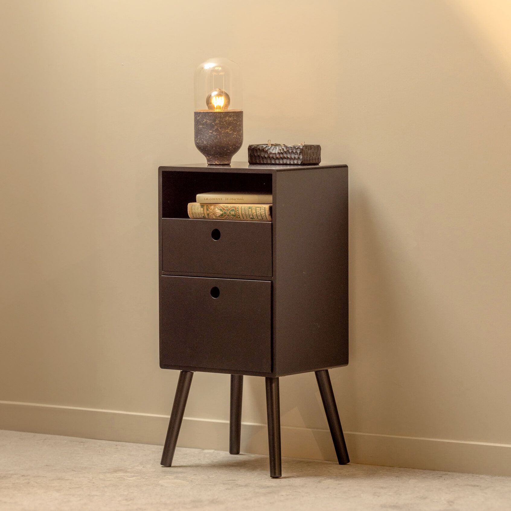 WOOOD Nachtkastje Ozzy – Minimalistisch Zwart Design voor iedere slaapkamer