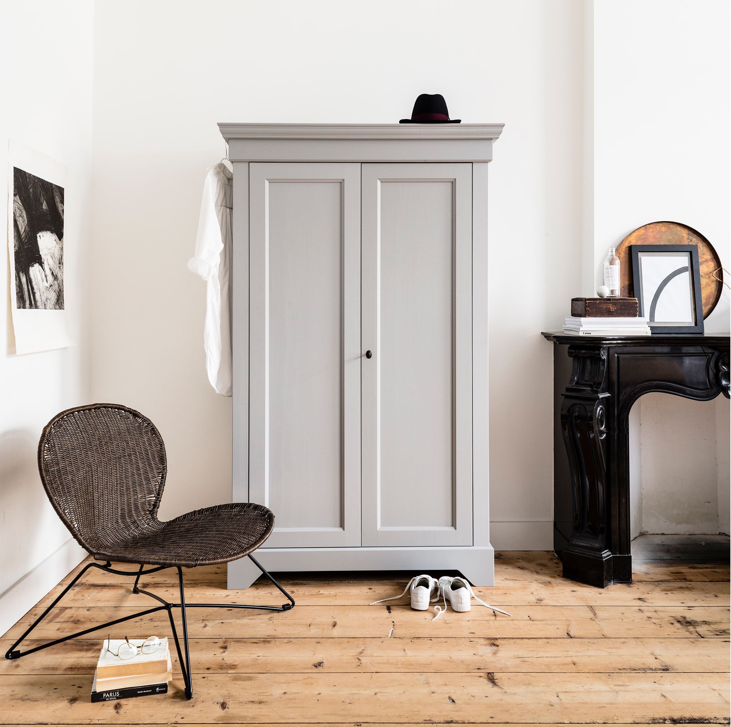 WOOOD Opbergkast Isabel – Robuuste Brocante Wandkast in Betongrijs