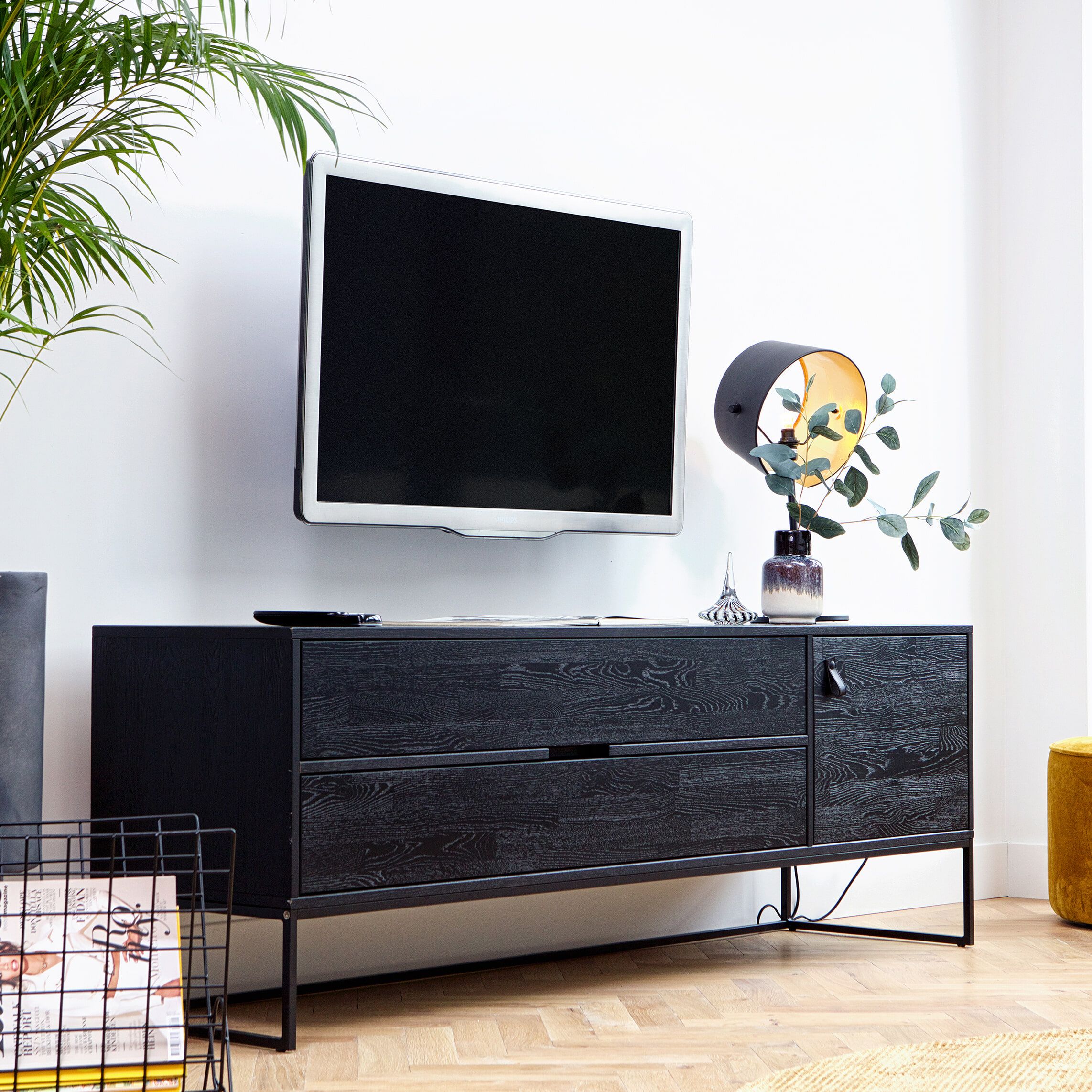 WOOOD Silas TV‑meubel 180 cm – massief eiken met strakke zwarte afwerking