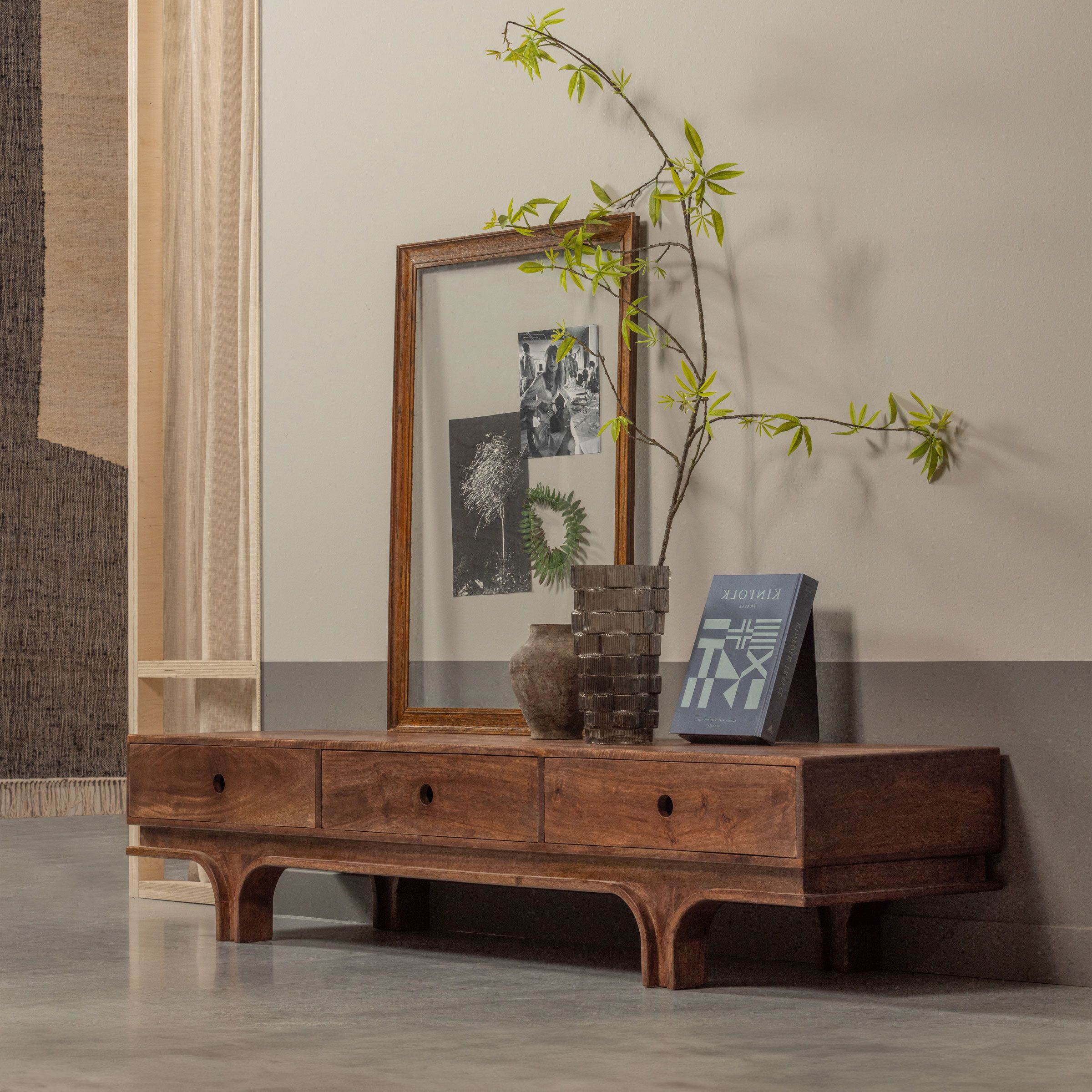 WOOOD Staes Mangohouten TV-meubel – 180 cm klassiek & sfeervol