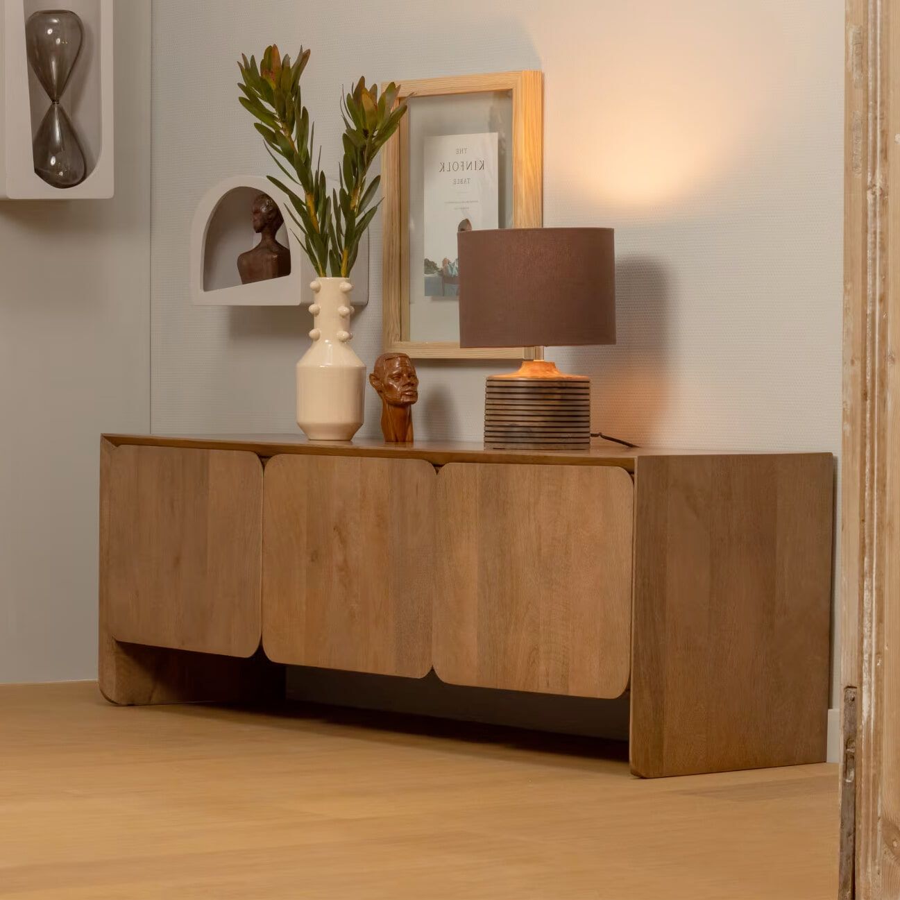 WOOOD TV-meubel Jerre 150 cm – Natuurlijk Mangohout met Retro‑vibes