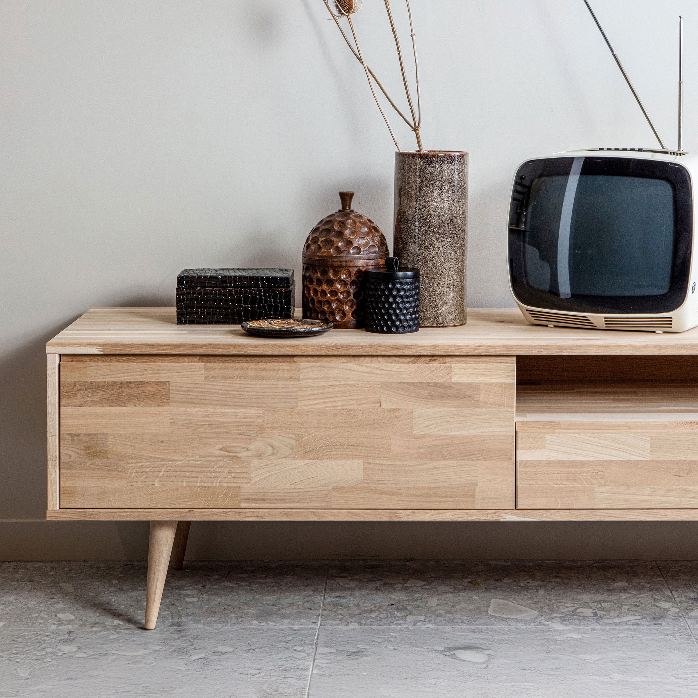 WOOOD TV‑meubel Tygo – 150 cm retro in onbehandeld eiken