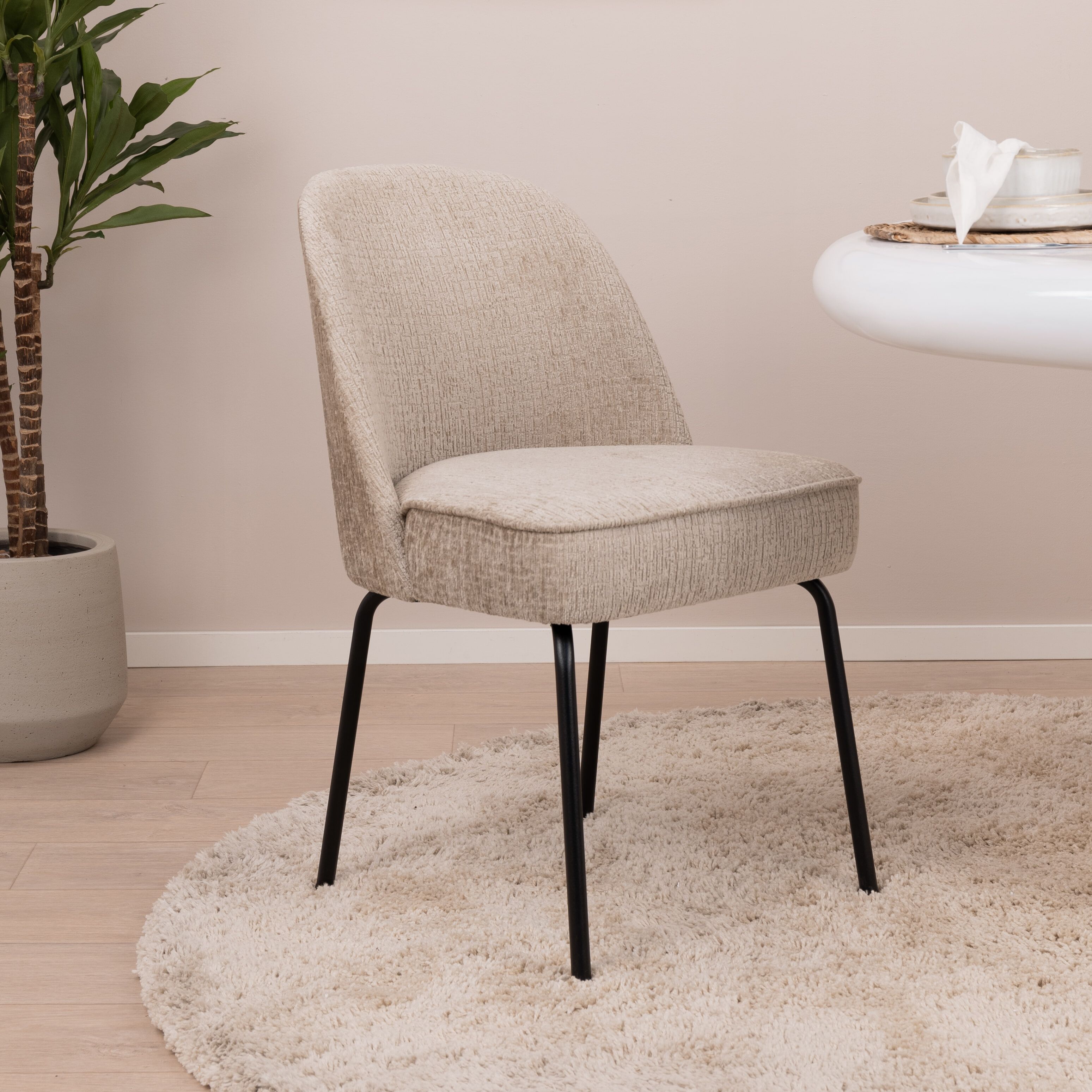 WOOOD Vogue Structure Velvet eetkamerstoel – stijlvol comfort in Wheatfield