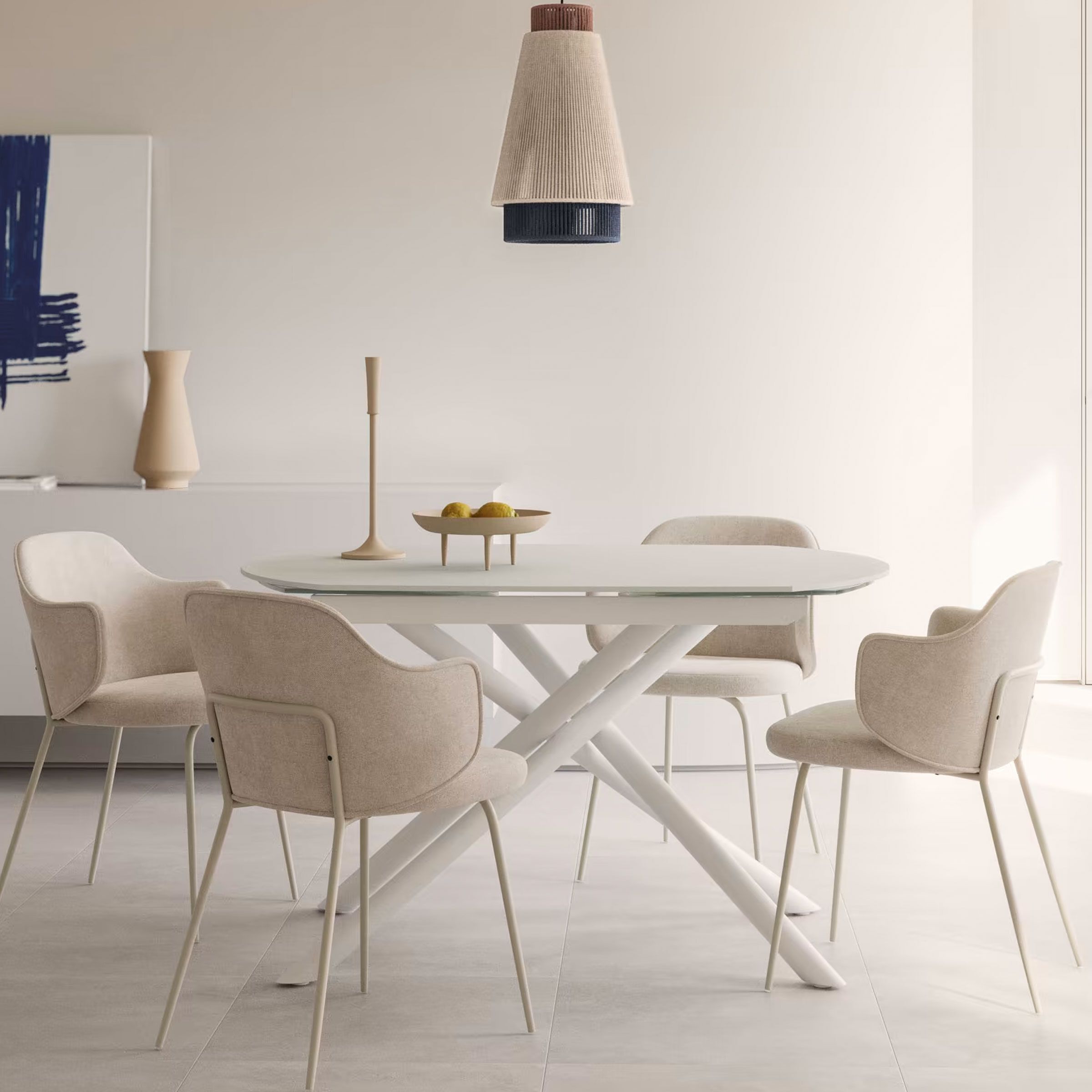 Yodalia uitschuifbare eettafel van Kave Home – wit glas en stoer staal
