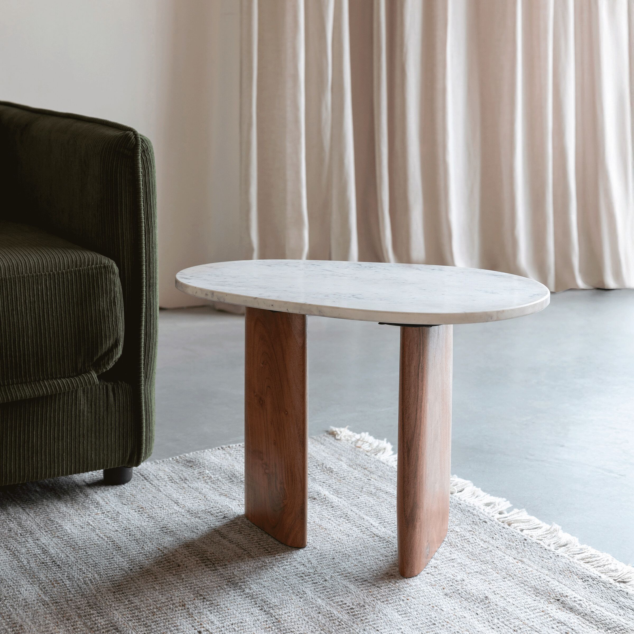 ZILT Bijzettafel Jama – Strakke marmeren top met massief acaciahouten poot, wit