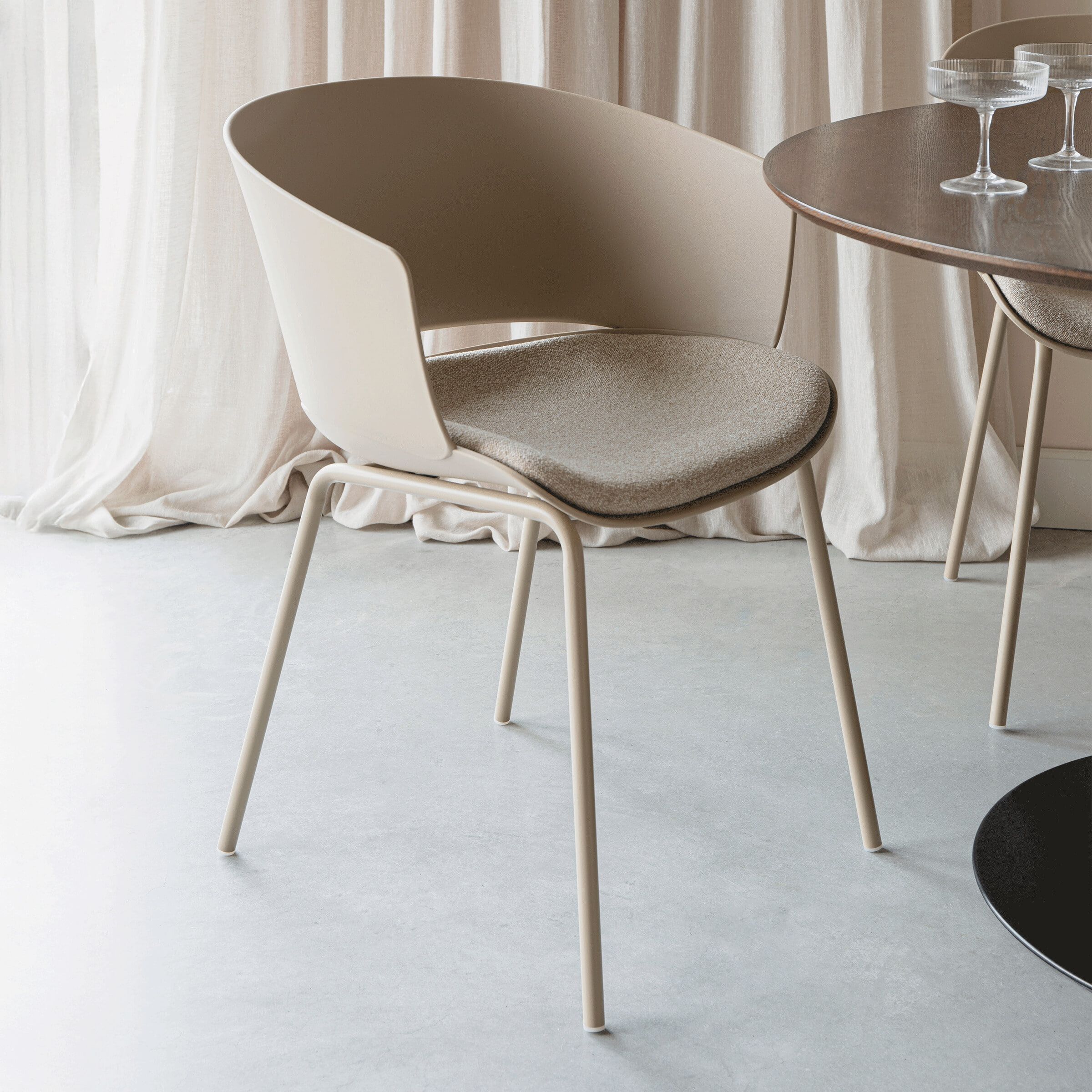 ZILT Elam eetkamerstoel – stijlvolle beige zitcomfort voor elke eetkamer