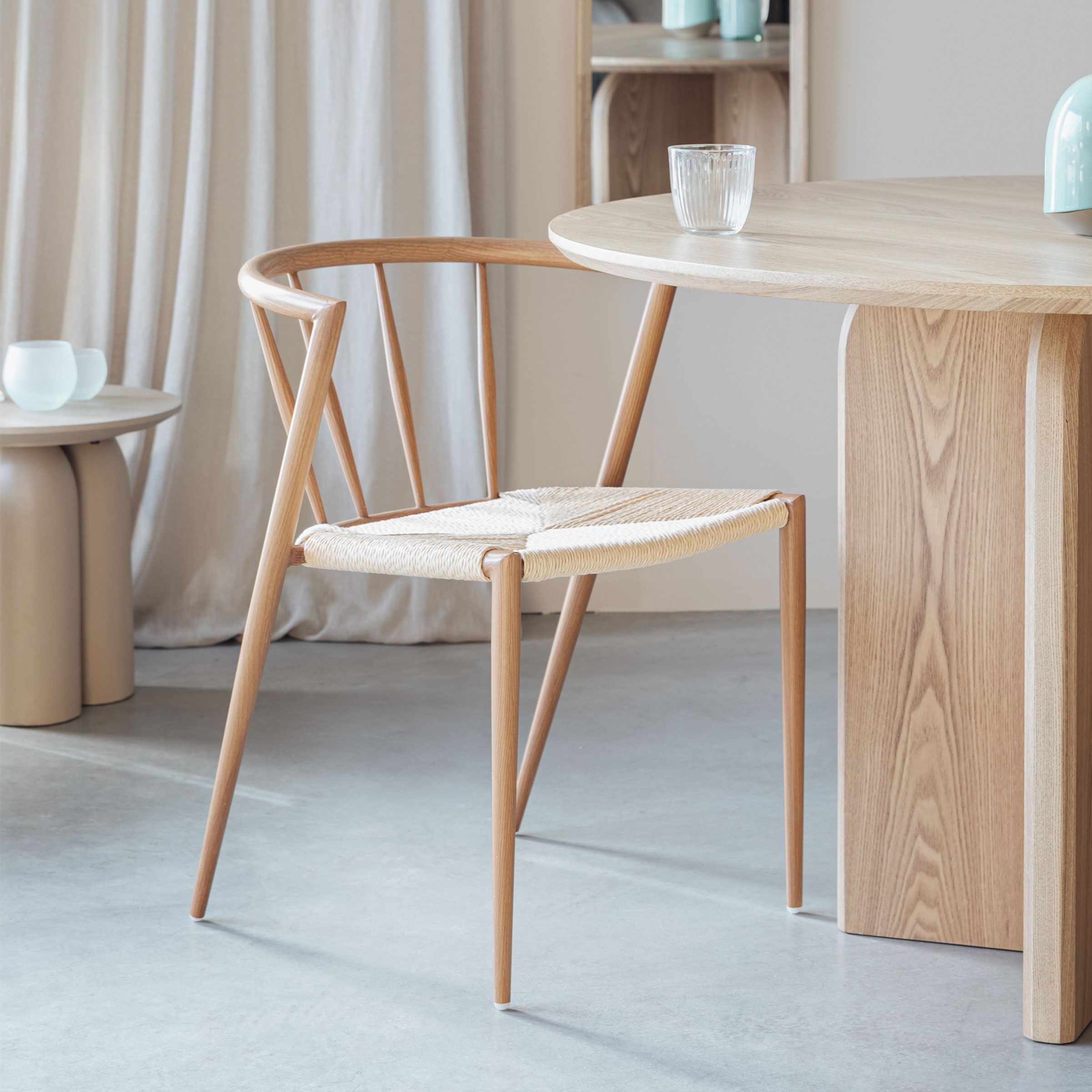 ZILT Fraidy Eetkamerstoel – Houtlook met Rotan in Elegant Beige