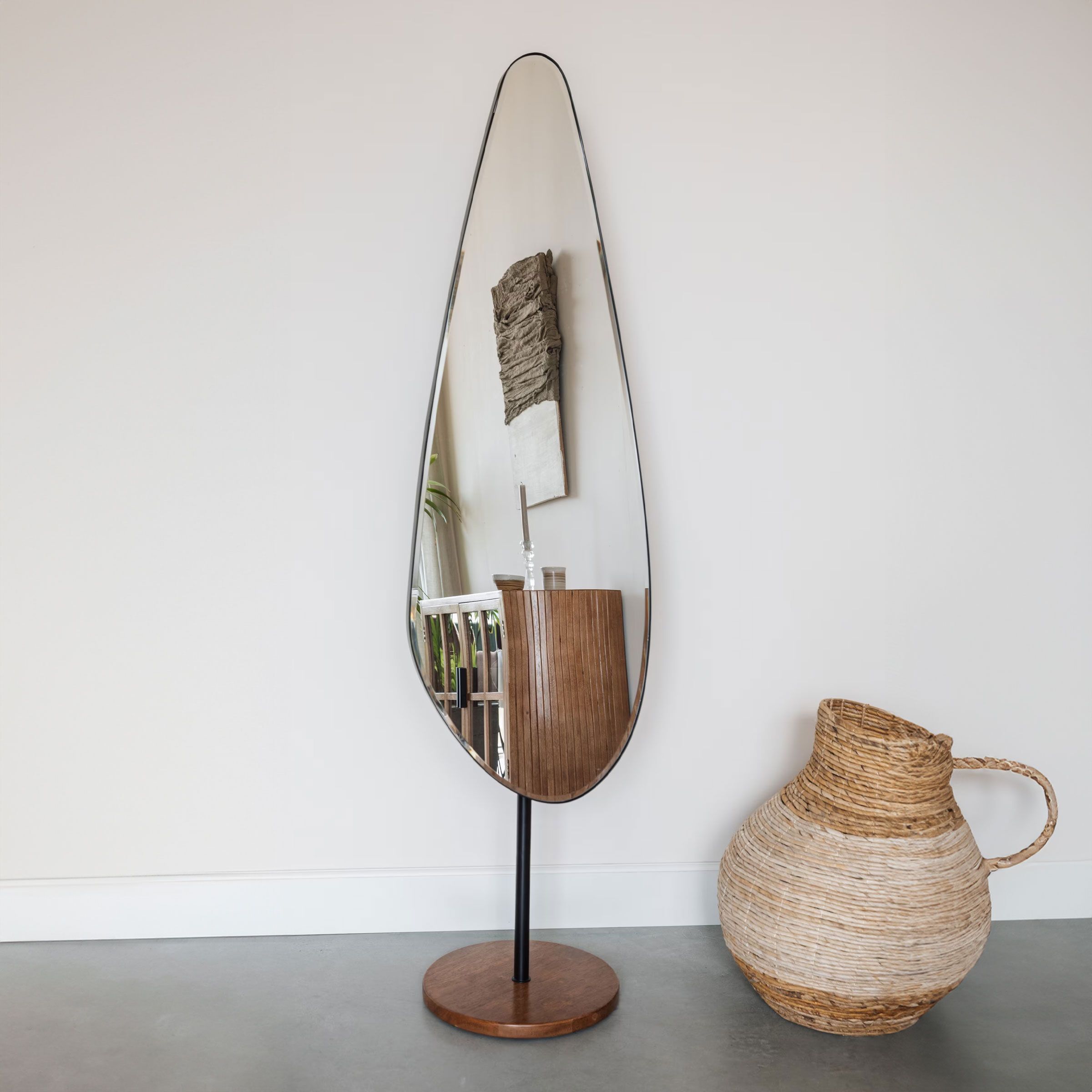ZILT Katrinia Organisch: Elegante staande spiegel in zwart (135 × 40 cm)