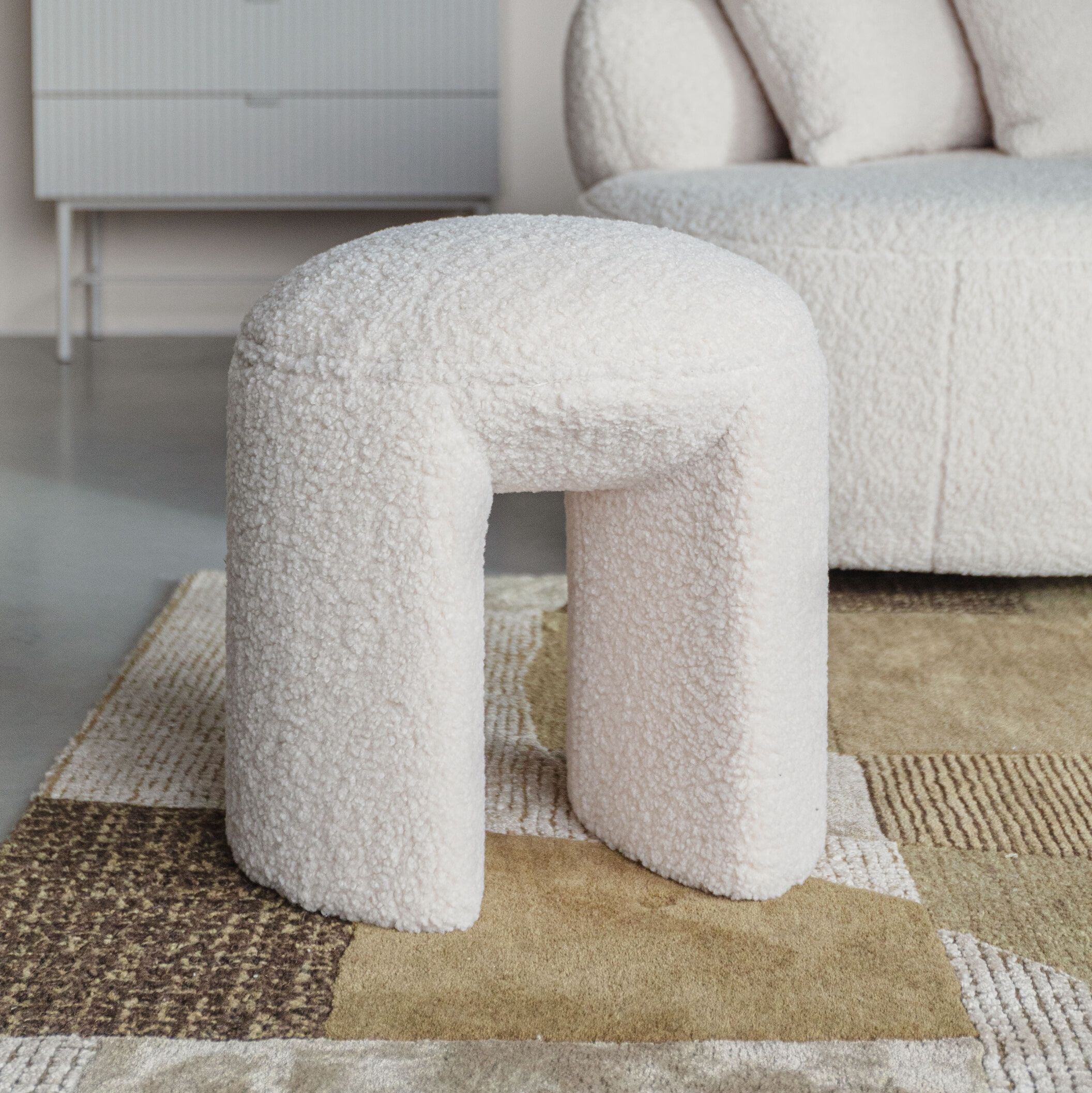 ZILT Kruk Cheron Teddy – Lichtgewicht, Comfortabel en Stijlvol in Wit