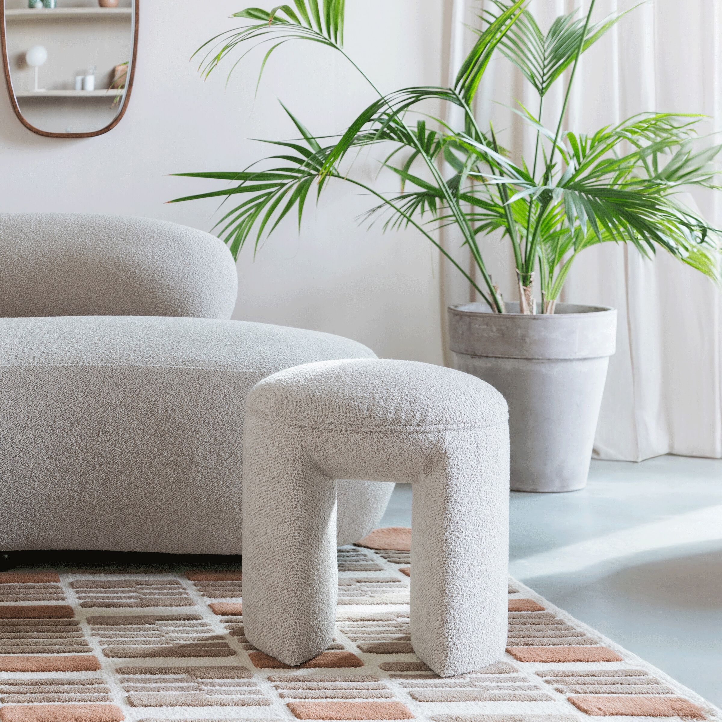 ZILT Krukje Cheron Bouclé – Beige, compact en comfortabel