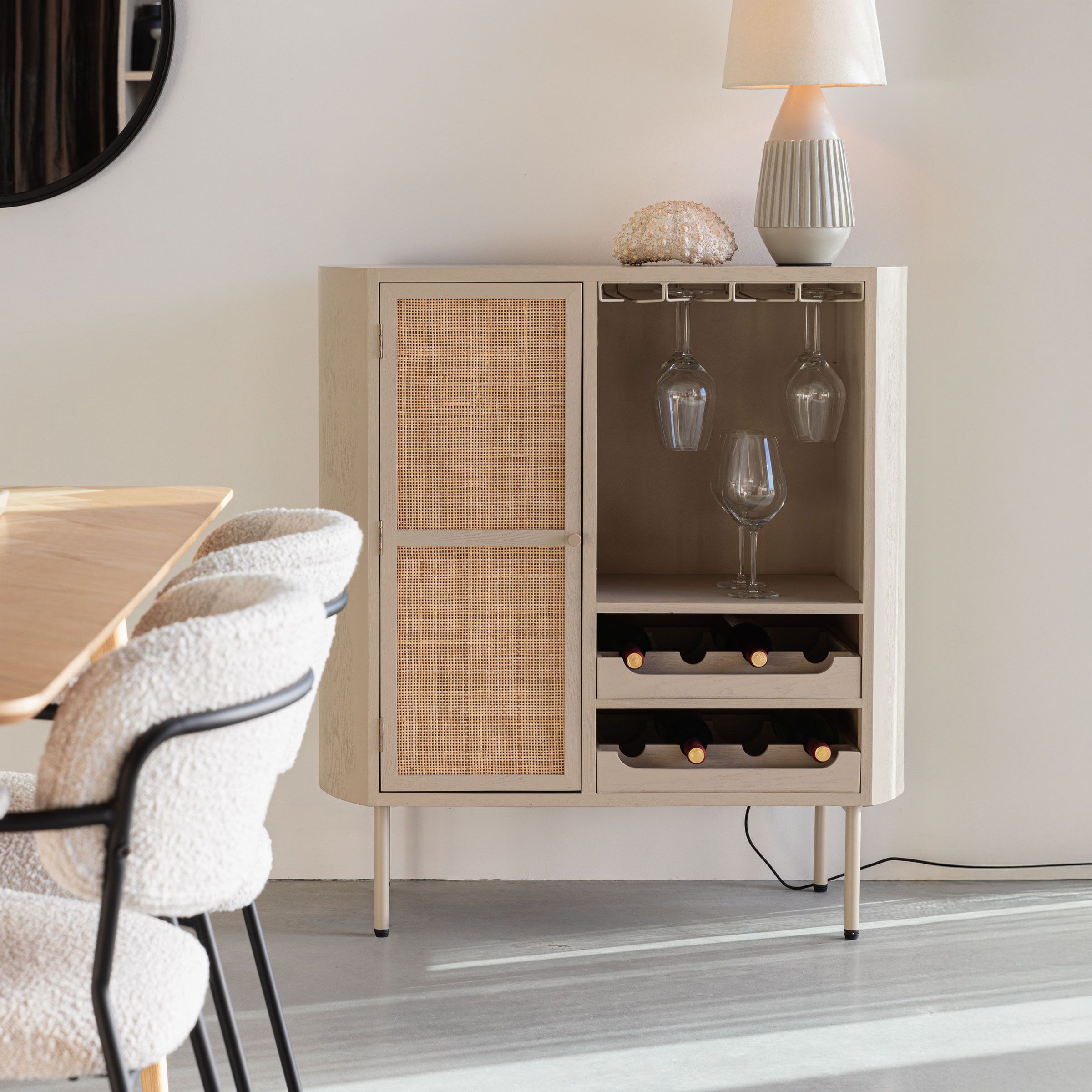 ZILT Meja Wijnkast – Rattan & Beige, 100 × 90 cm – Japandi charme voor jouw wijncollectie