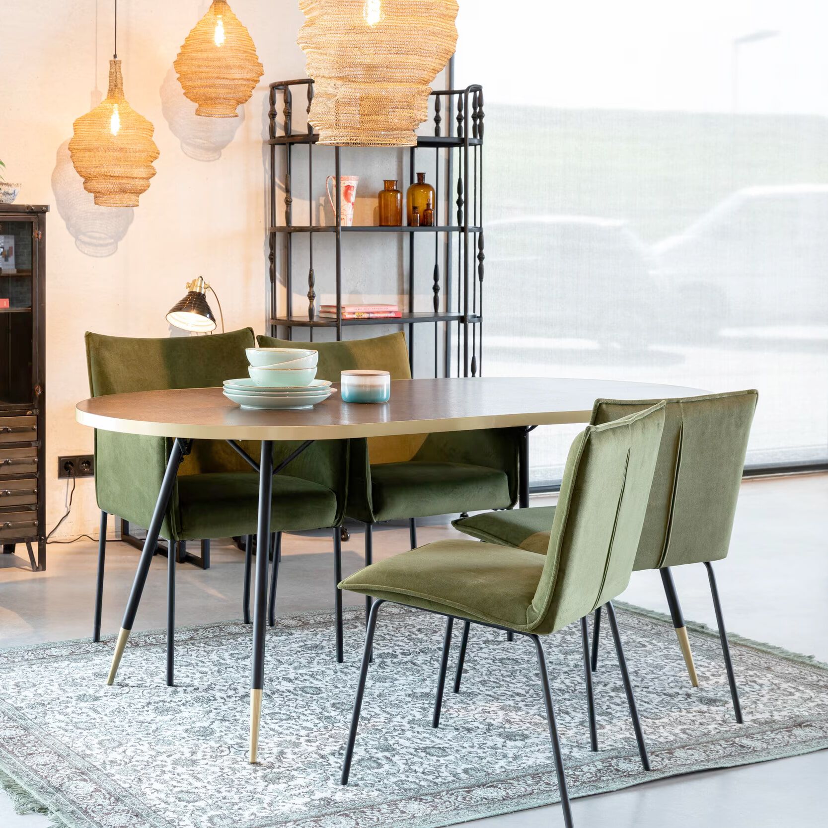 ZILT Nicolaj eettafel 180×90 cm – Ovaal, warm hout‑fineer