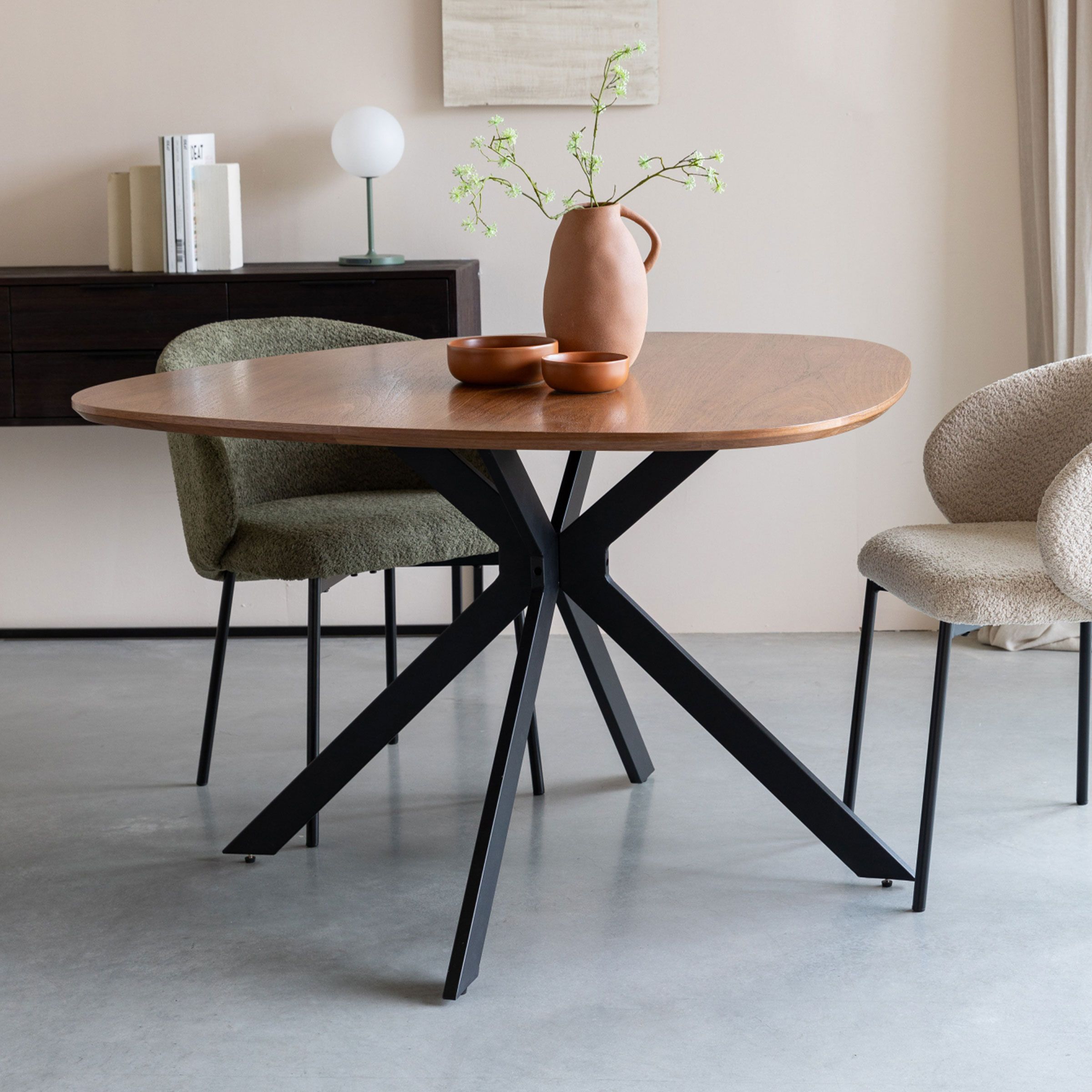 ZILT Organische Eettafel Lissete 110 × 110 cm – Bruin, stijlvol en robuust