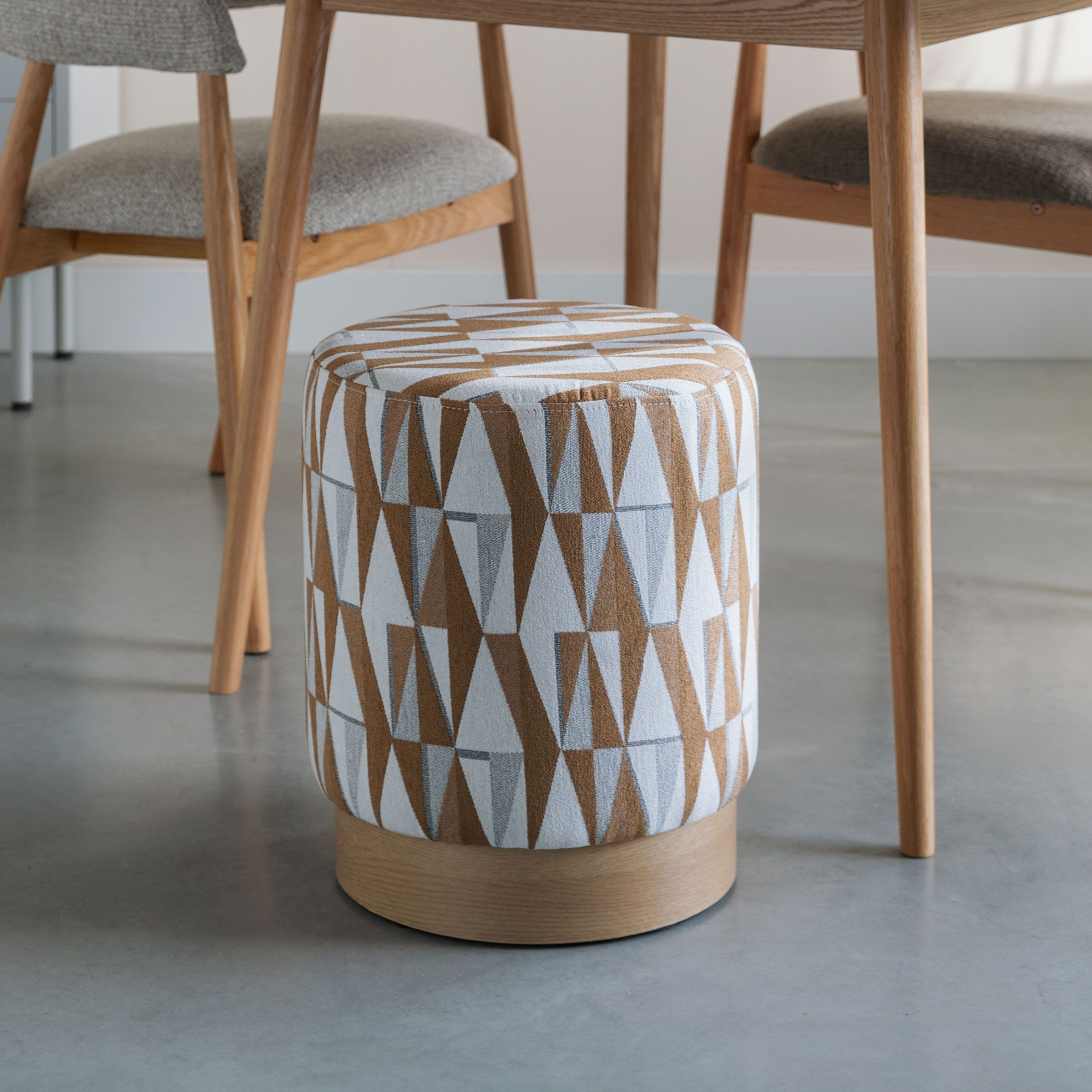 ZILT Poef Ramel 36 cm – Compacte bruine designhocke voor elk interieur