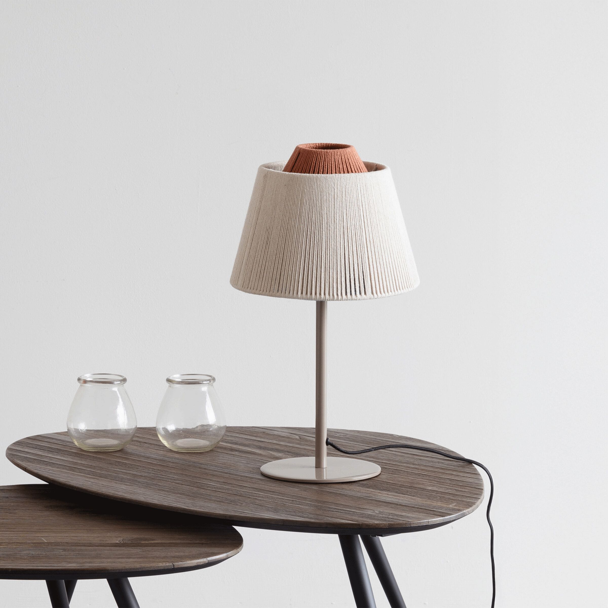 ZILT Youa Tafellamp – Scandinavische charme in zacht beige