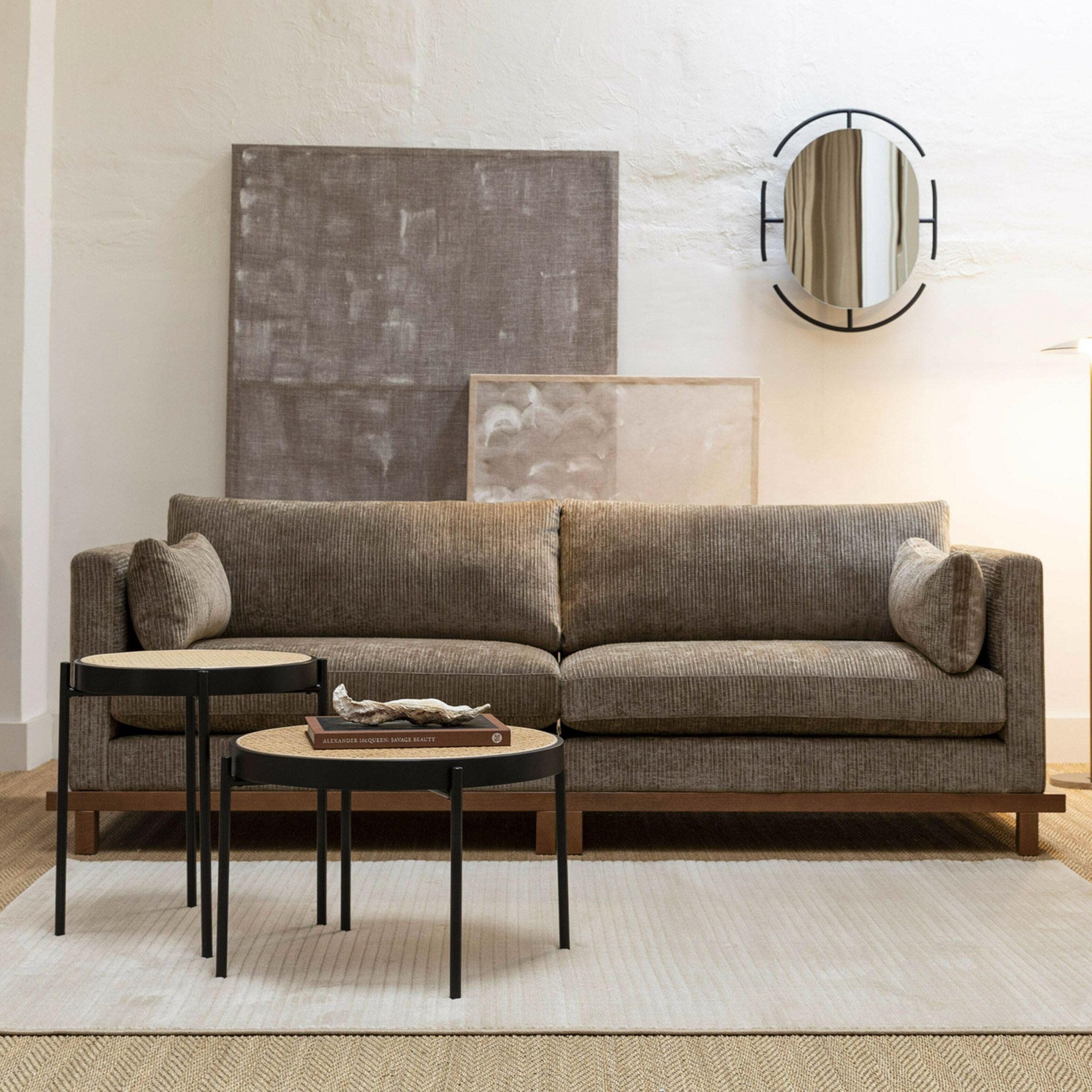 Zuiver Blossom 3‑zitbank – warme Japandi stijl in walnoot eiken en zachte stof